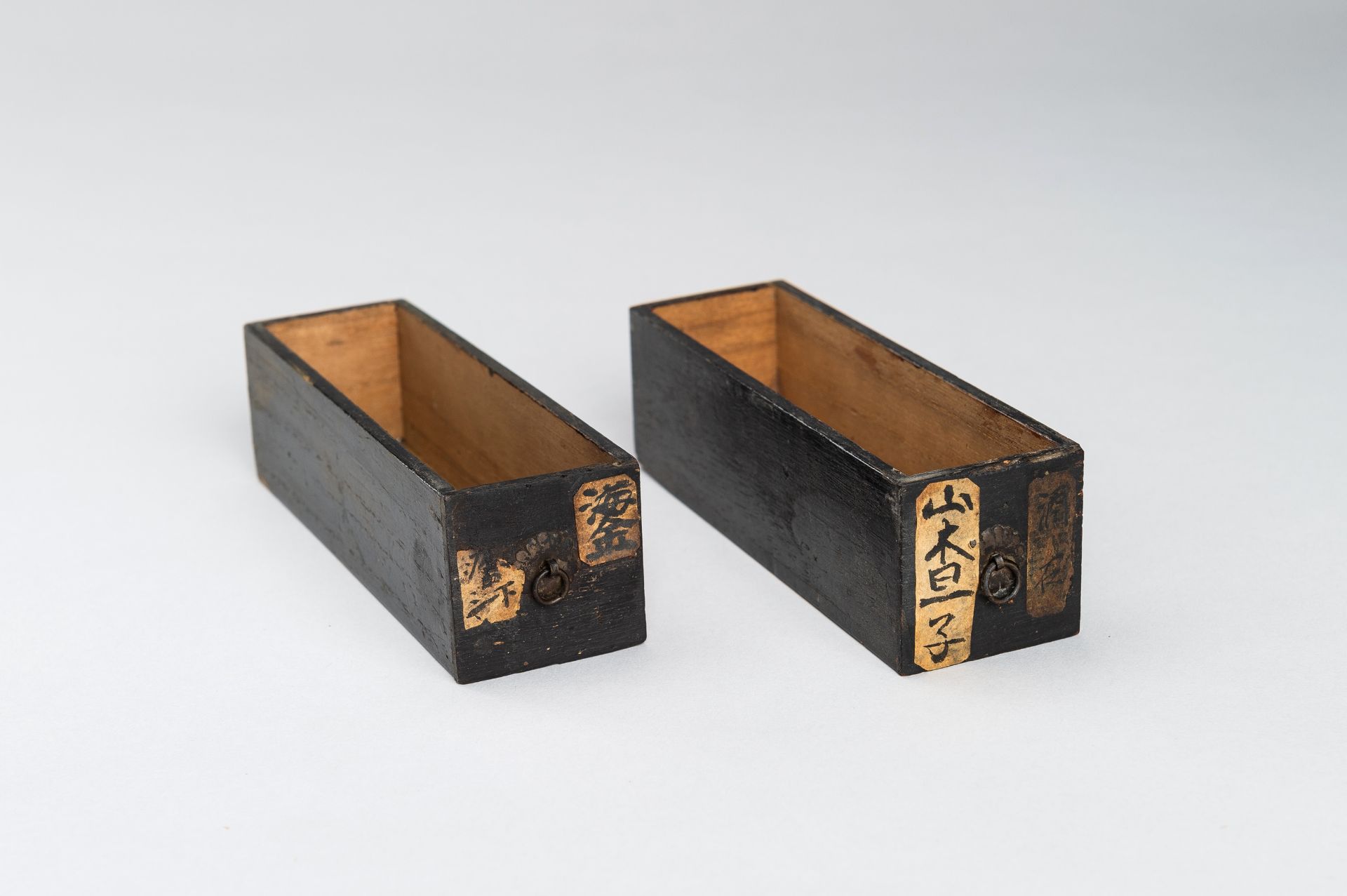 A WOODEN APOTHECARY CABINET WITH 51 DRAWERS, EDO - Image 19 of 20
