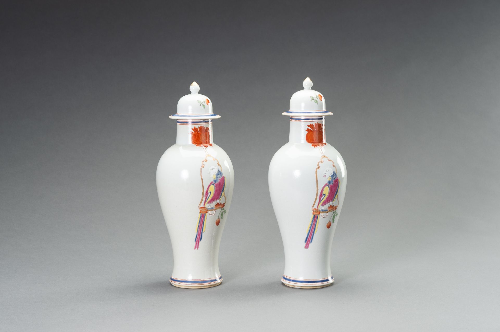 A PAIR OF FAMILLE ROSE 'PARROT ON PERCH' BALUSTER VASES, QING - Bild 3 aus 12