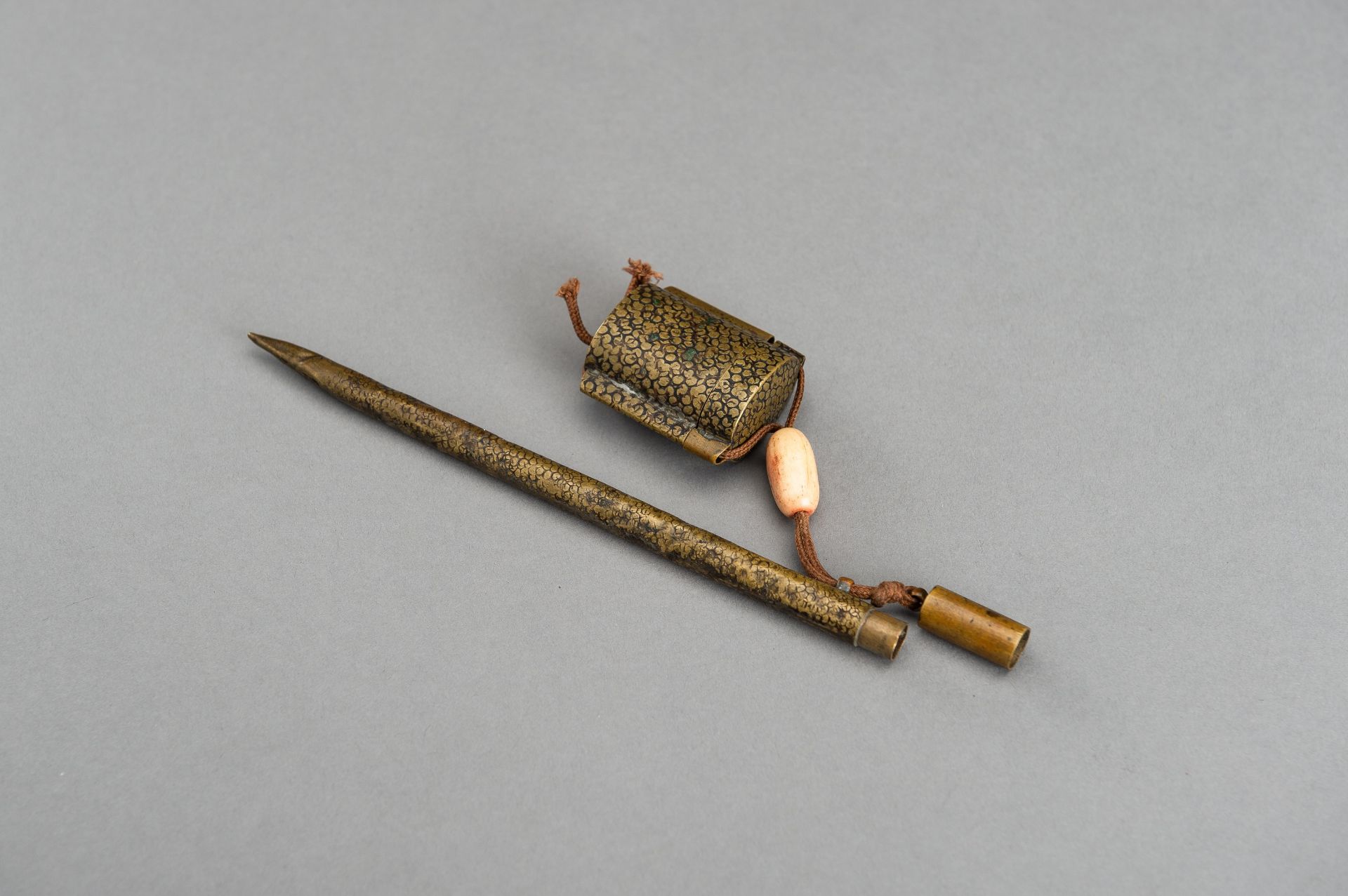 A BRASS PEN SHAPED YATATE, MEIJI - Image 10 of 11