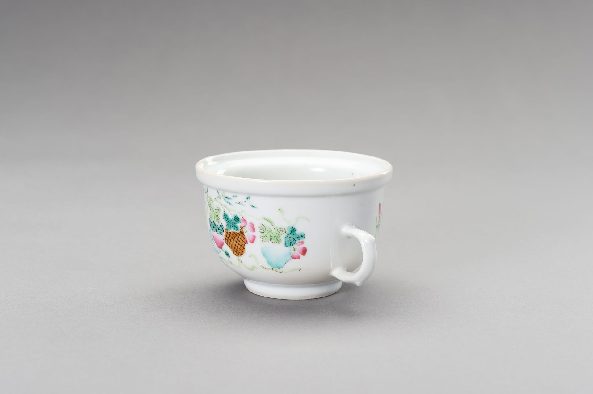 A FAMILLE VERTE 'GOLDFISH' CUP, 20TH CENTURY - Image 2 of 11