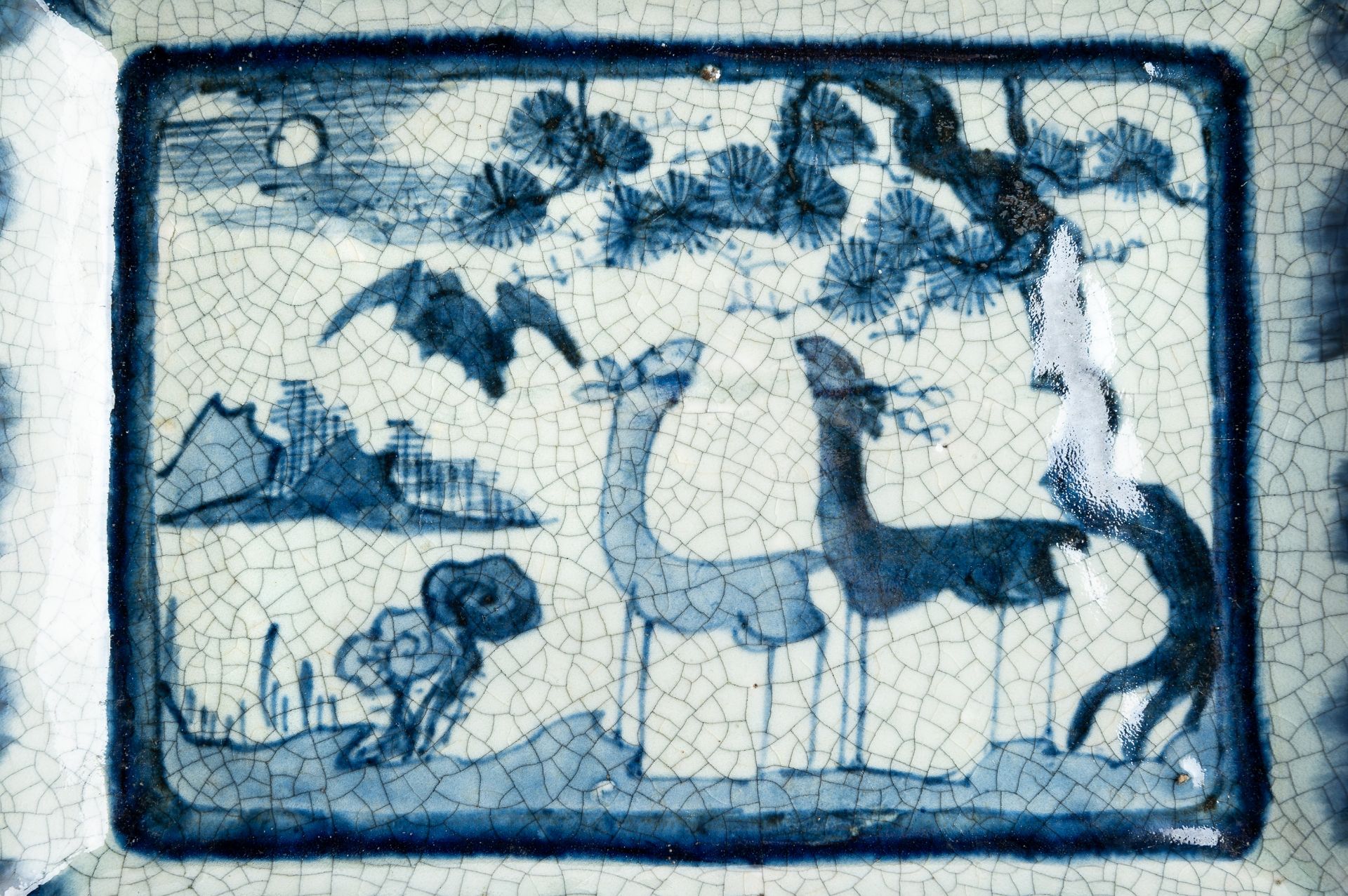 AN UNDERGLAZE BLUE PORCELAIN TRAY WITH DEER, EDO - Bild 3 aus 11