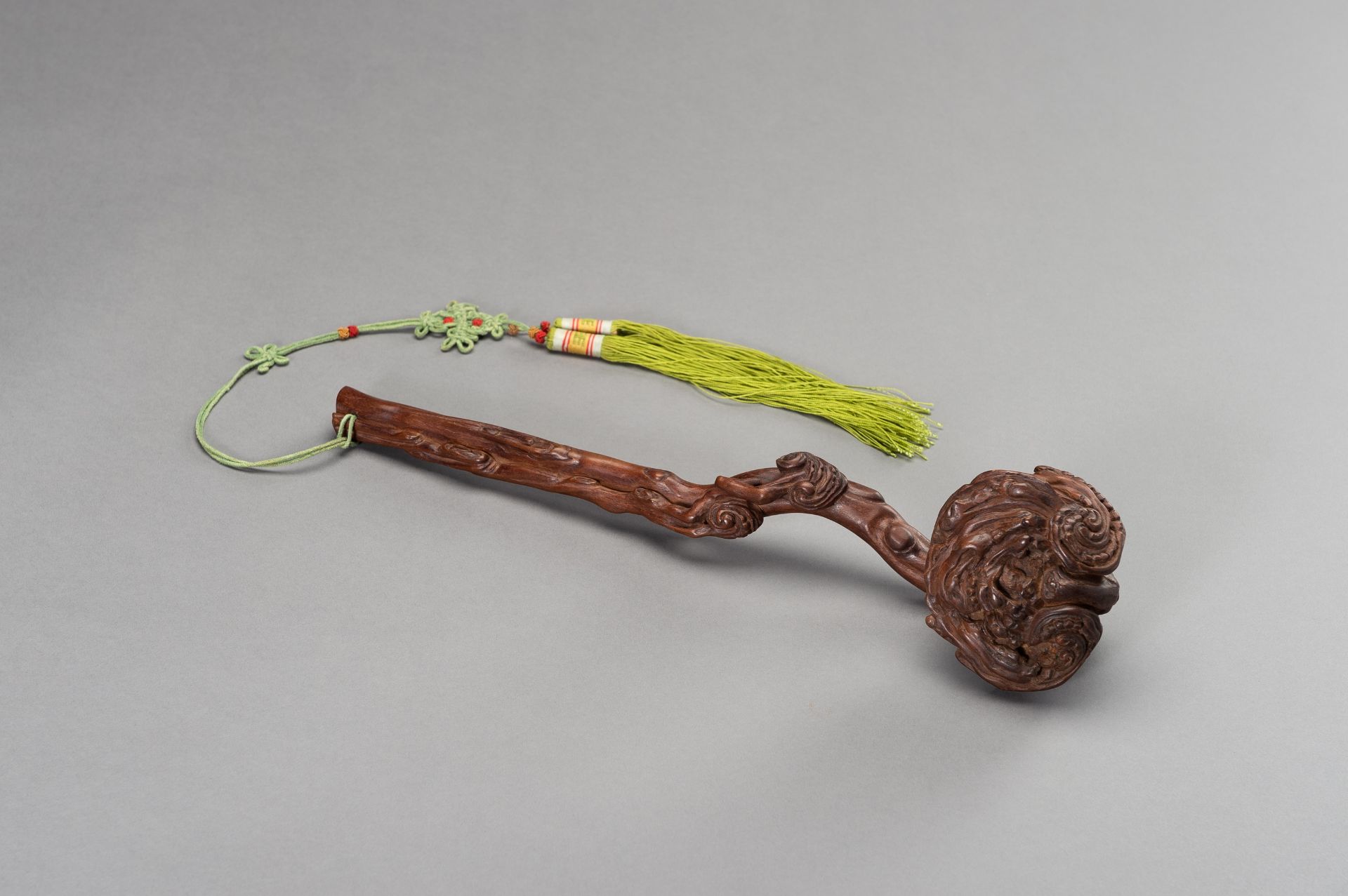 A HARDWOOD RUYI SCEPTER - Bild 7 aus 11