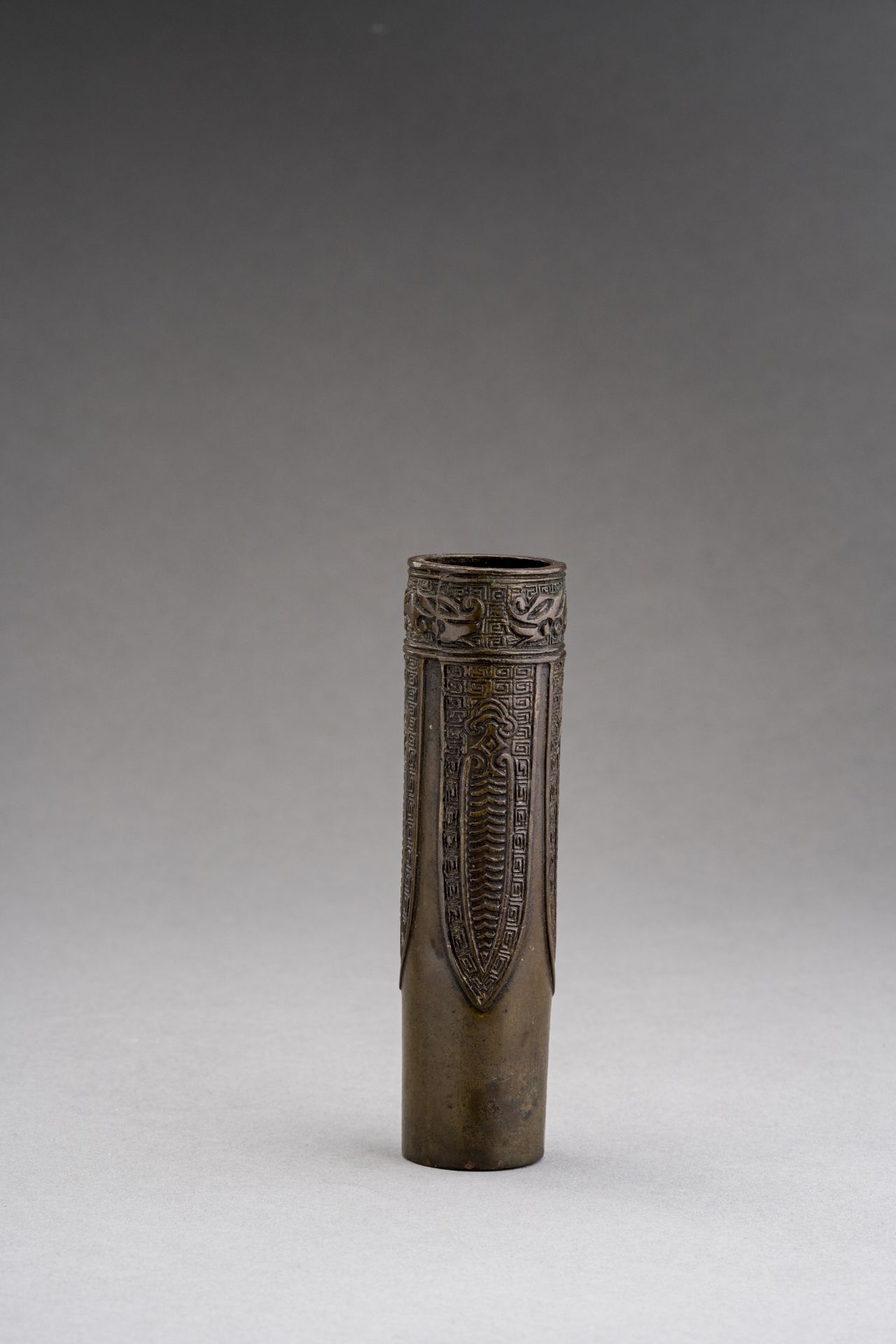 A BRONZE CYLINDRICAL VESSEL WITH CICADAS - Image 8 of 13