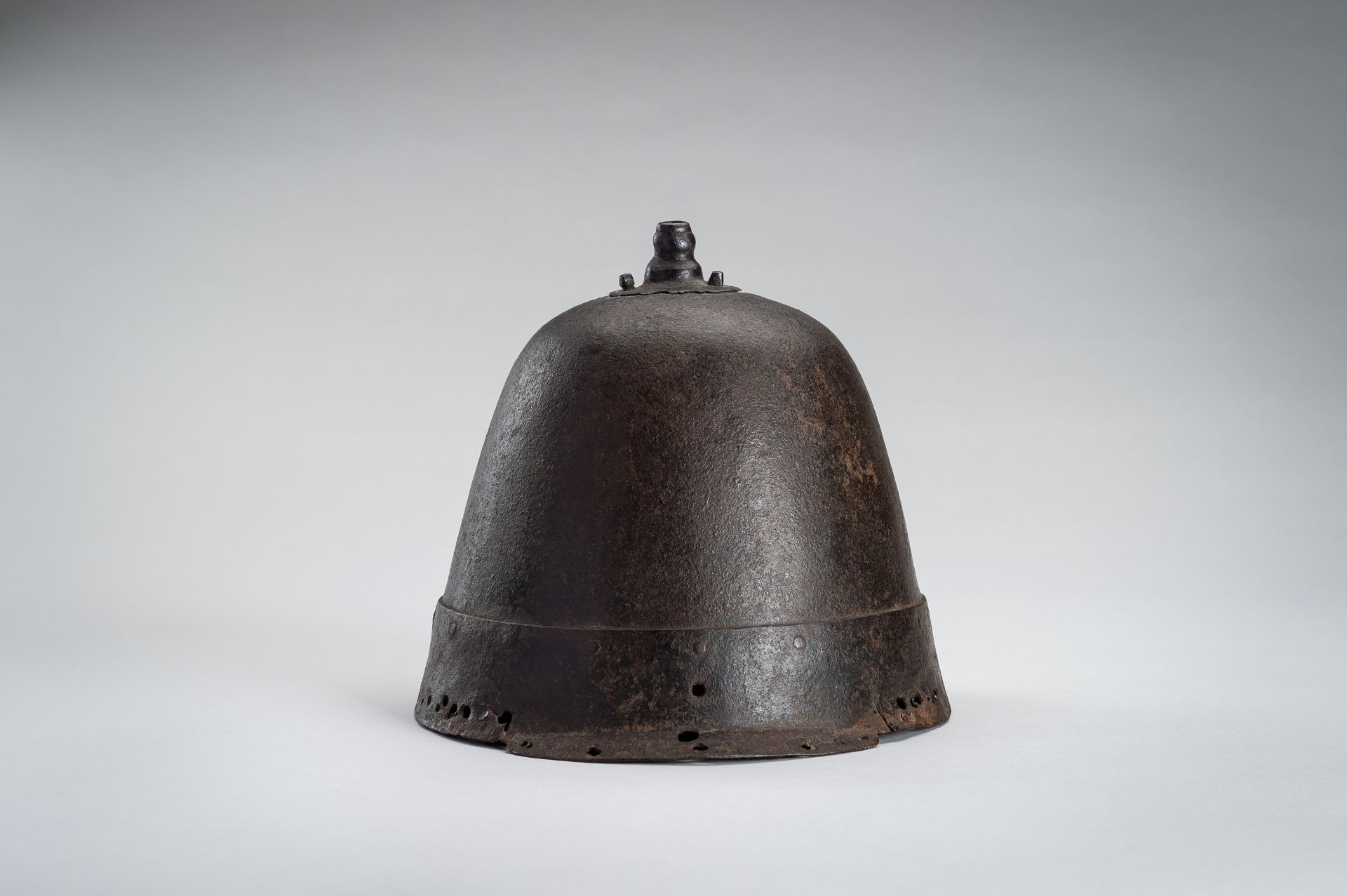 A 'KOREAN' IRON HELMET, MOMOYAMA - Bild 6 aus 14