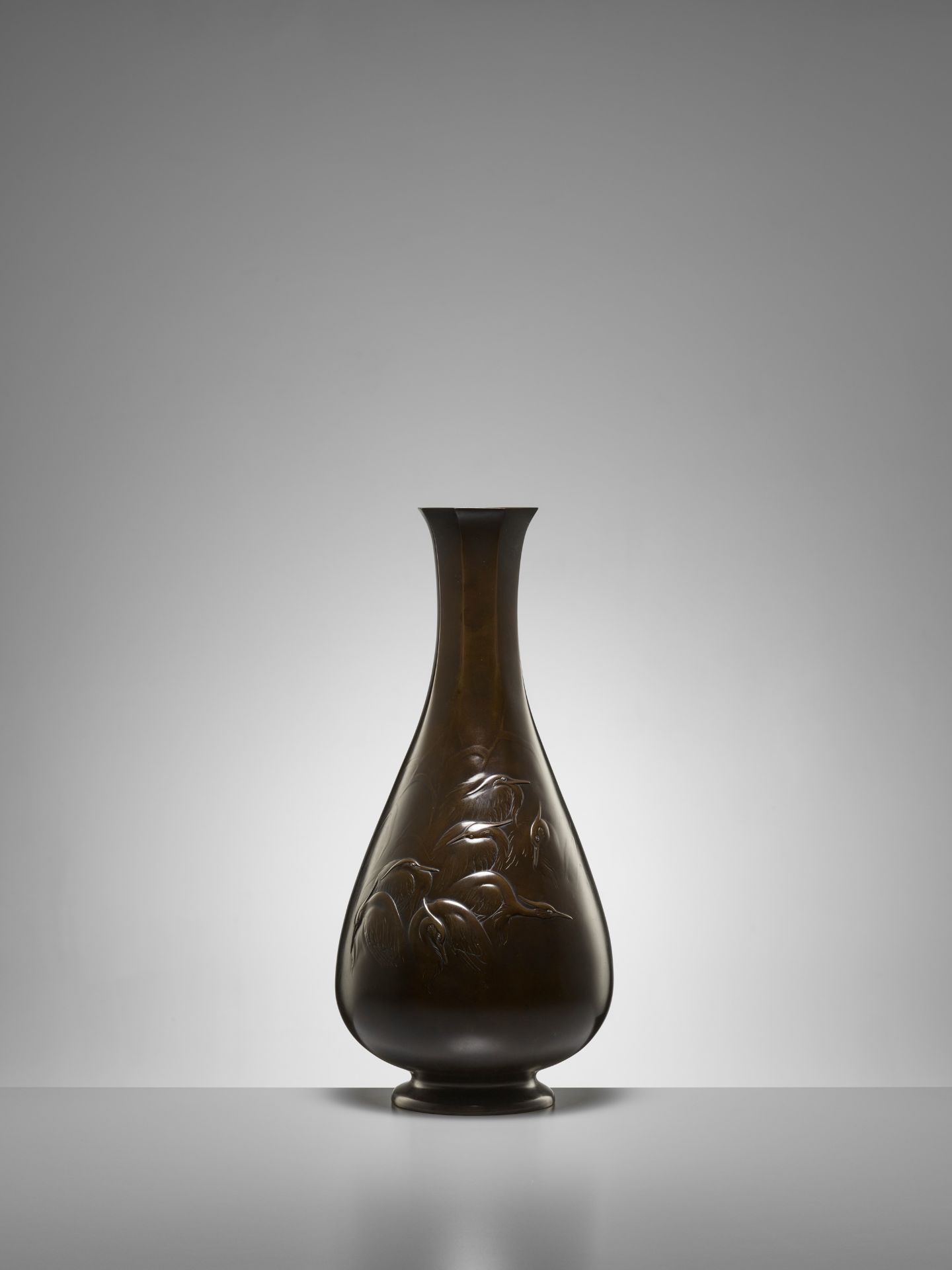 HIDEMITSU: A SUPERB AND LARGE BRONZE VASE DEPICTING HERONS AND LOTUS - Image 2 of 10