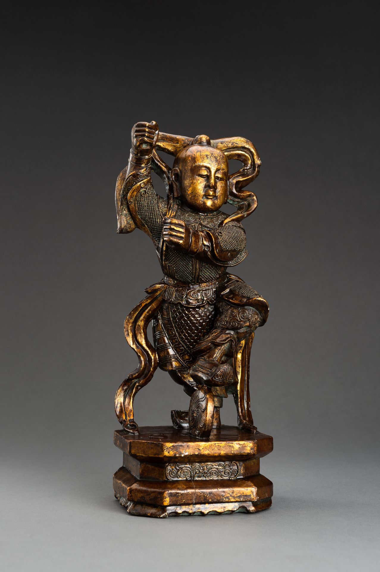 A LACQUER GILT WOOD FIGURE OF NE ZHA, QING - Bild 5 aus 9