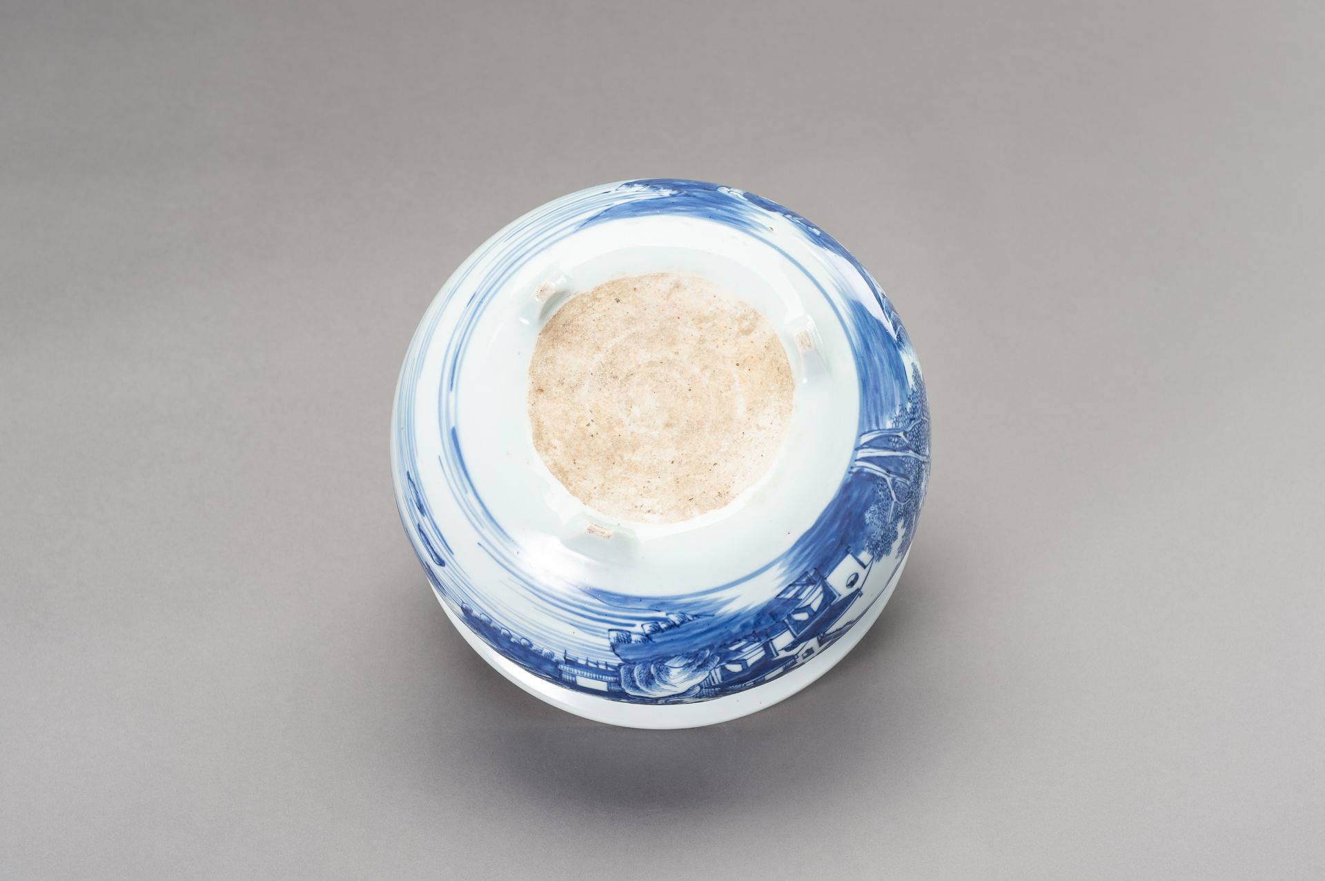 A LARGE BLUE AND WHITE TRIPOD CENSER, QING DYNASTY - Image 11 of 13