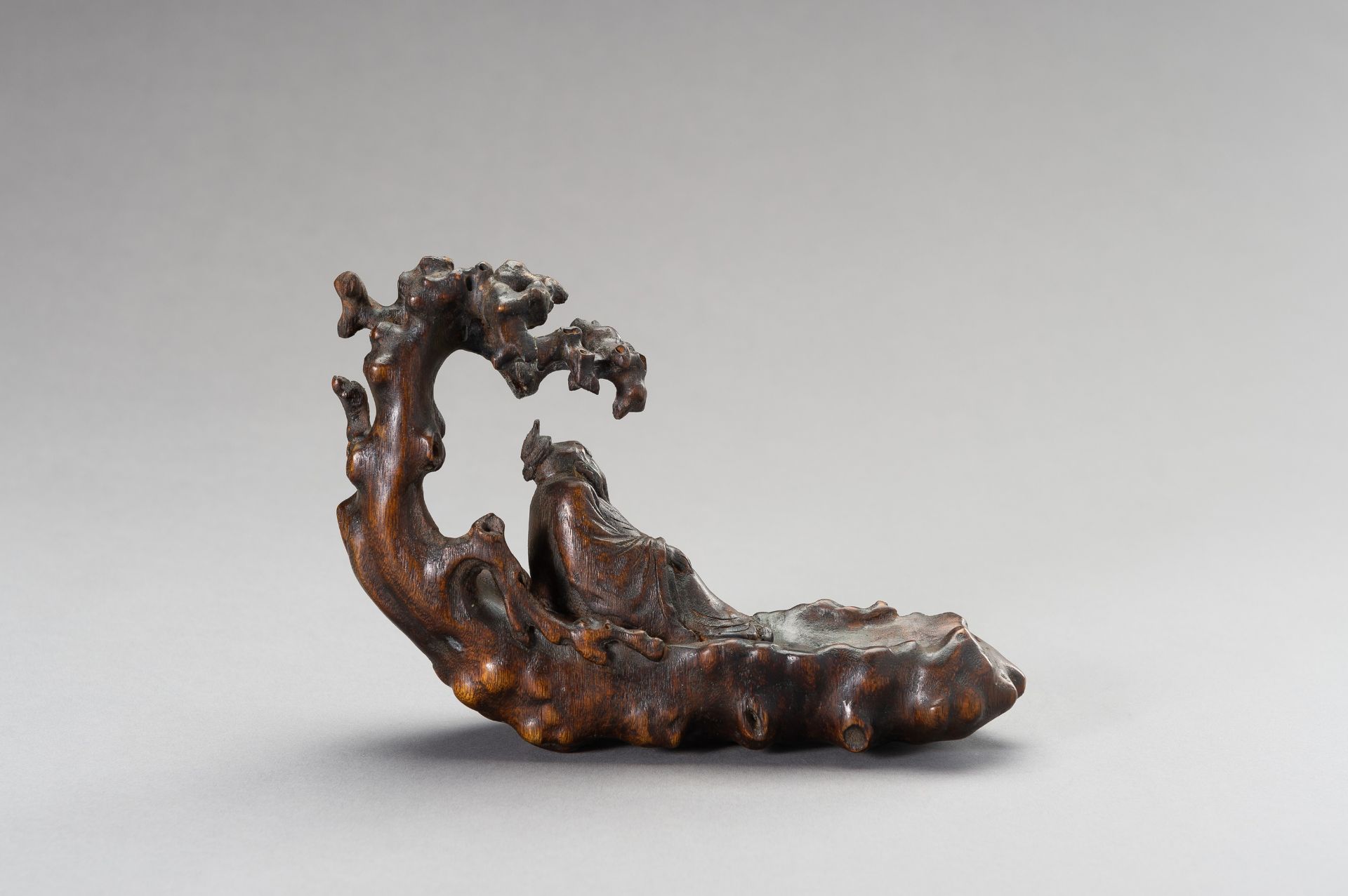 A CHENGXIANGMU ALOESWOOD CARVING OF A SAGE ON A RAFT, QING DYNASTY - Image 5 of 11