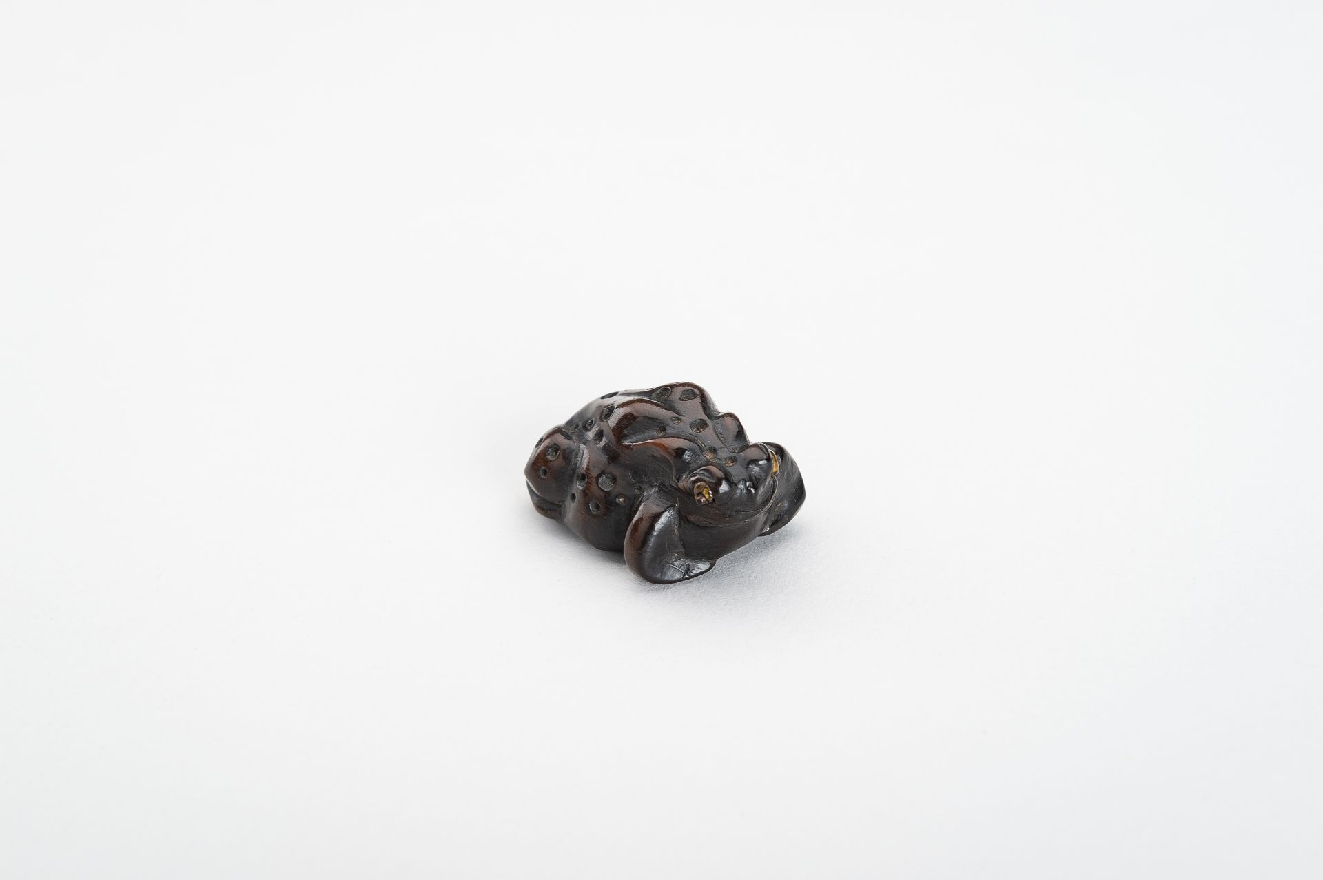 A WOOD NETSUKE OF A TOAD, MEIJI - Image 2 of 13