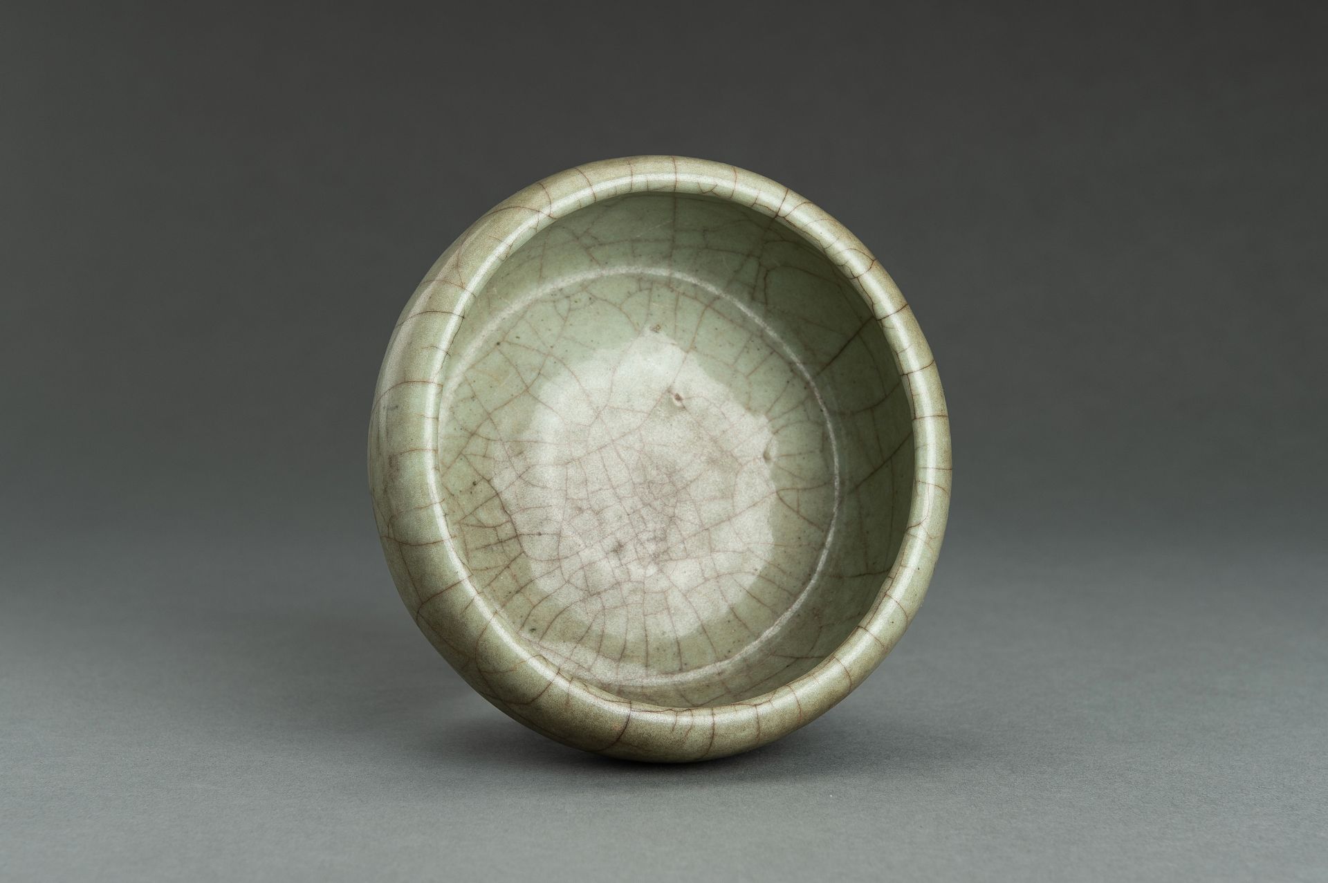 A SONG STYLE GE-TYPE PORCELAIN BRUSHWASHER, QING DYNASTY - Image 5 of 11