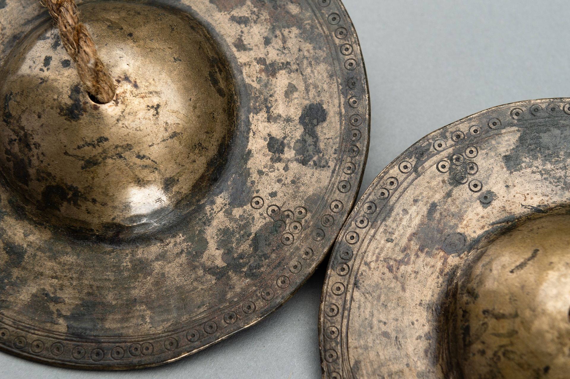 A RARE PAIR OF BRONZE CYMBALS, 19th CENTURY - Image 6 of 10