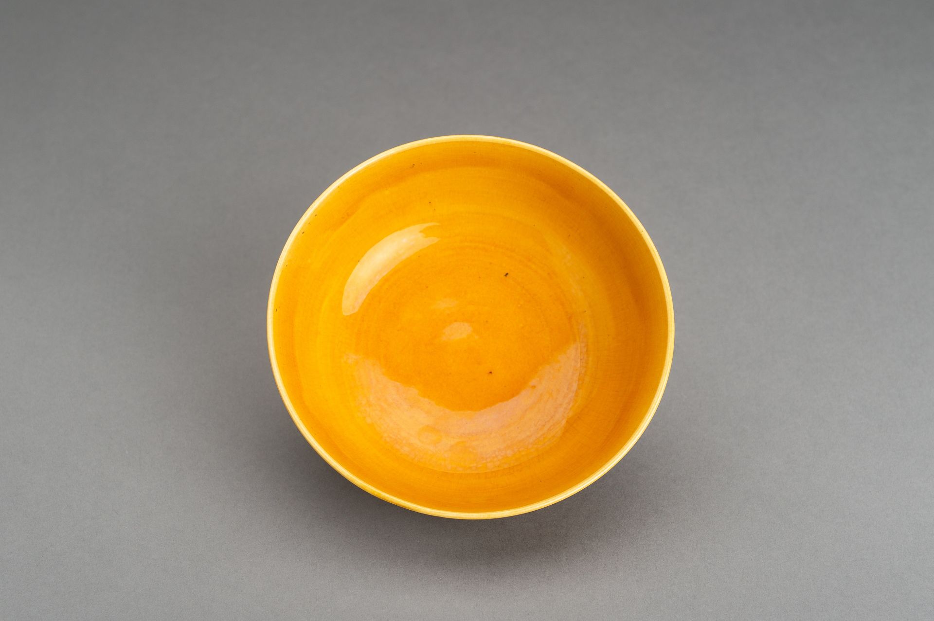 A FINE YELLOW-GLAZED PORCELAIN BOWL - Image 2 of 9