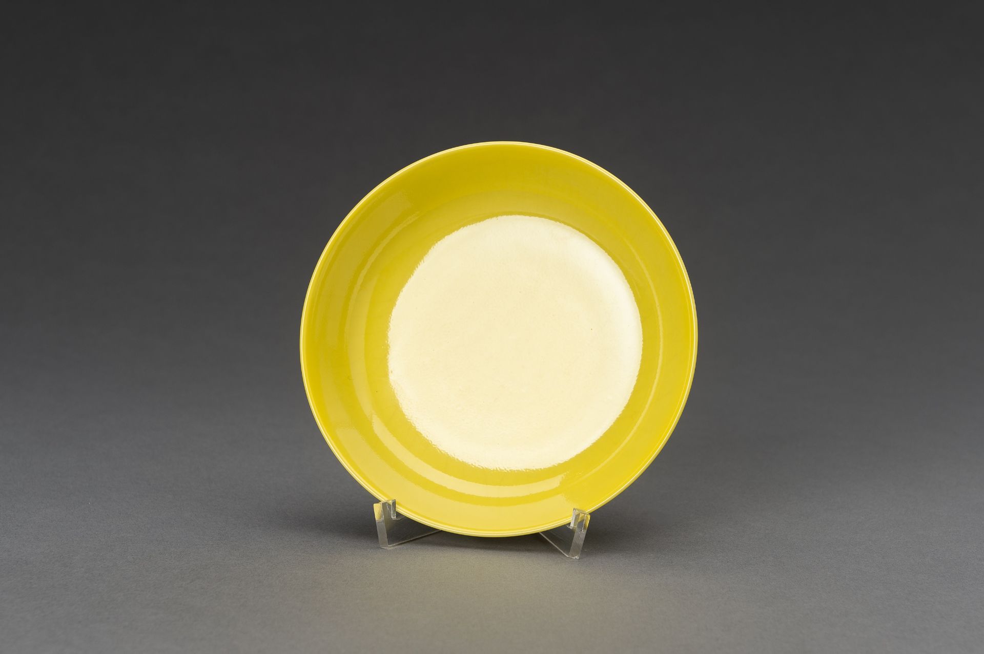 AN YELLOW GLAZED PORCELAIN BOWL - Bild 7 aus 10