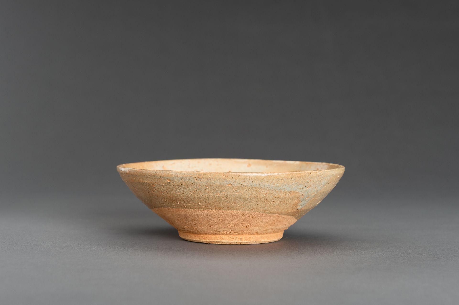 A FINE SONG STYLE QINGBAI GLAZED CERAMIC BOWL - Image 7 of 13