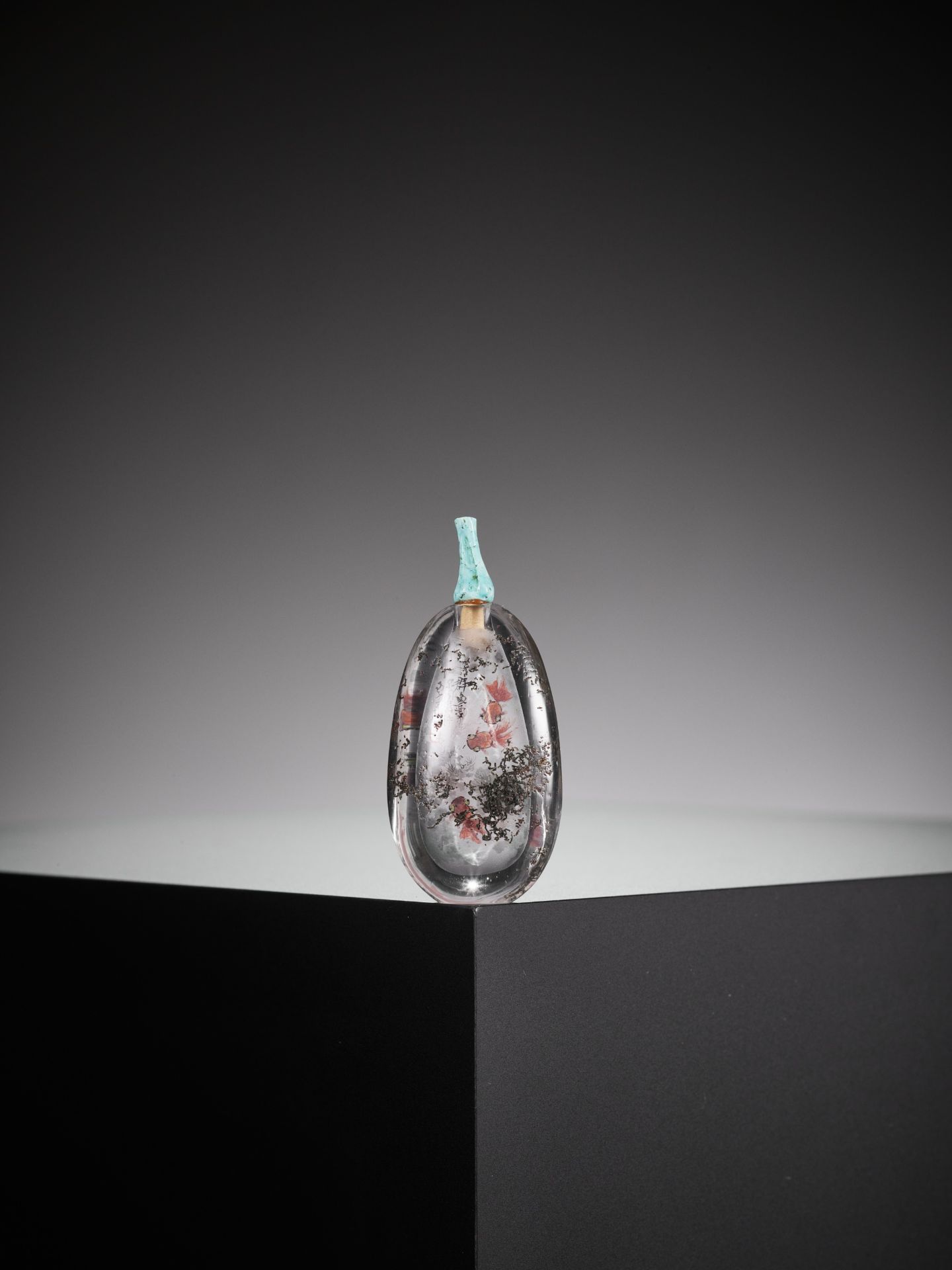 A MINIATURE INTERIOR-PAINTED ROCK CRYSTAL SNUFF BOTTLE, BY TIAN CHENG - Bild 8 aus 10