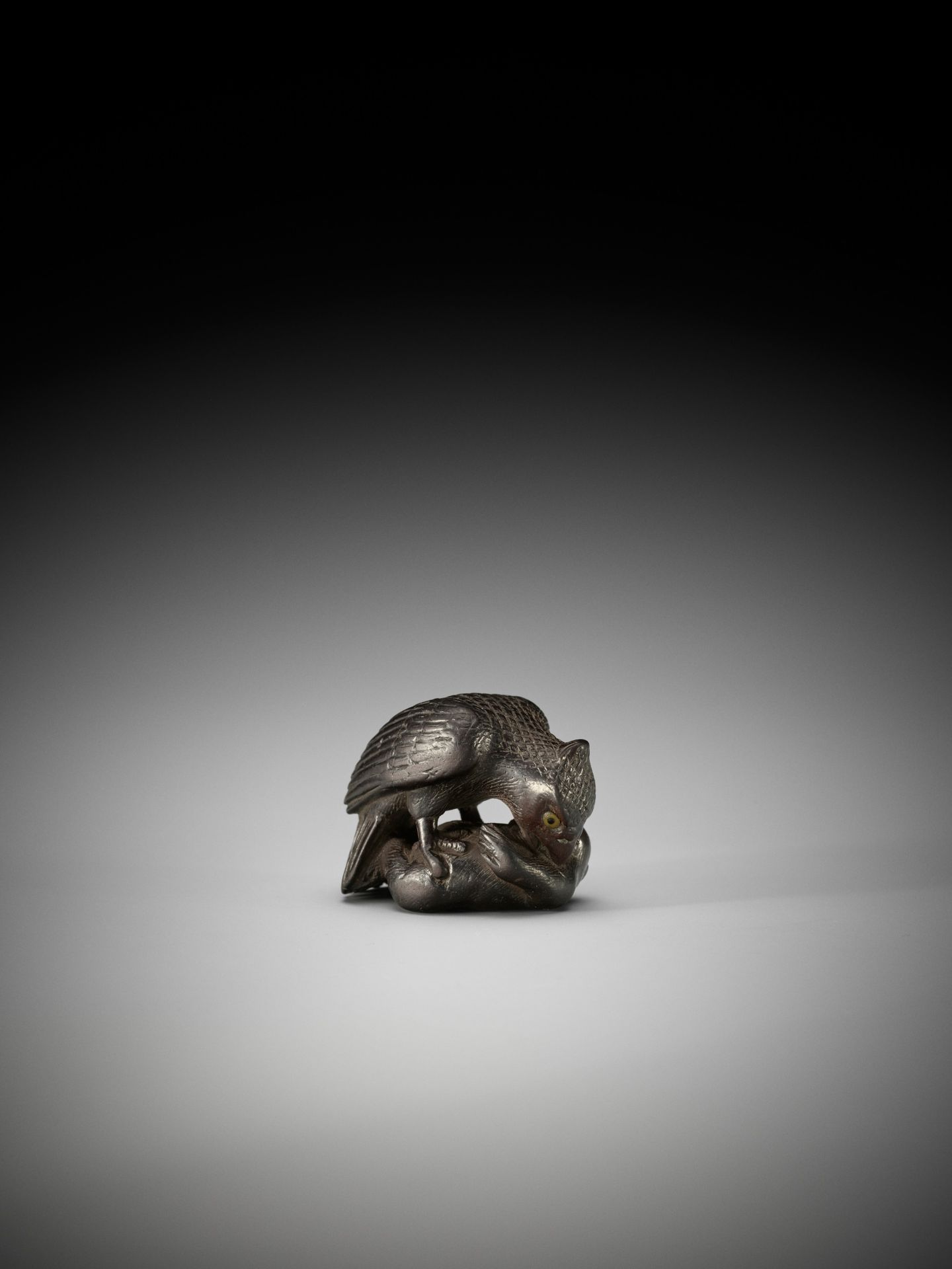 SHINCHUKA: A VERY RARE AND LARGE DARK WOOD NETSUKE OF AN EAGLE SNATCHING A MONKEY - Image 6 of 8