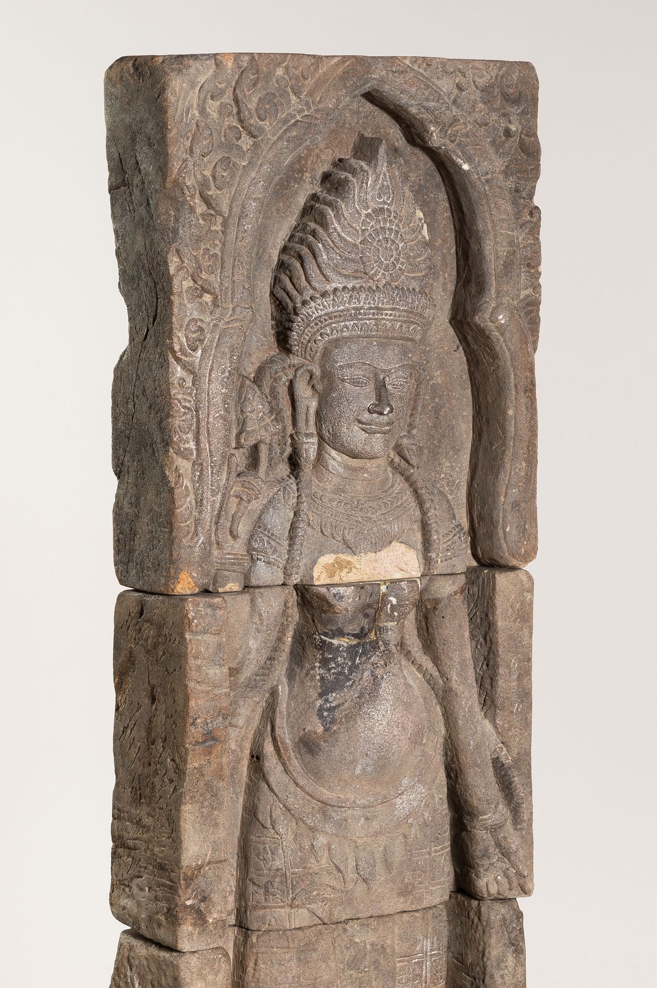 A VERY LARGE KHMER-STYLE SANDSTONE FIGURE OF AN APSARA, c. 1920s - Image 5 of 15