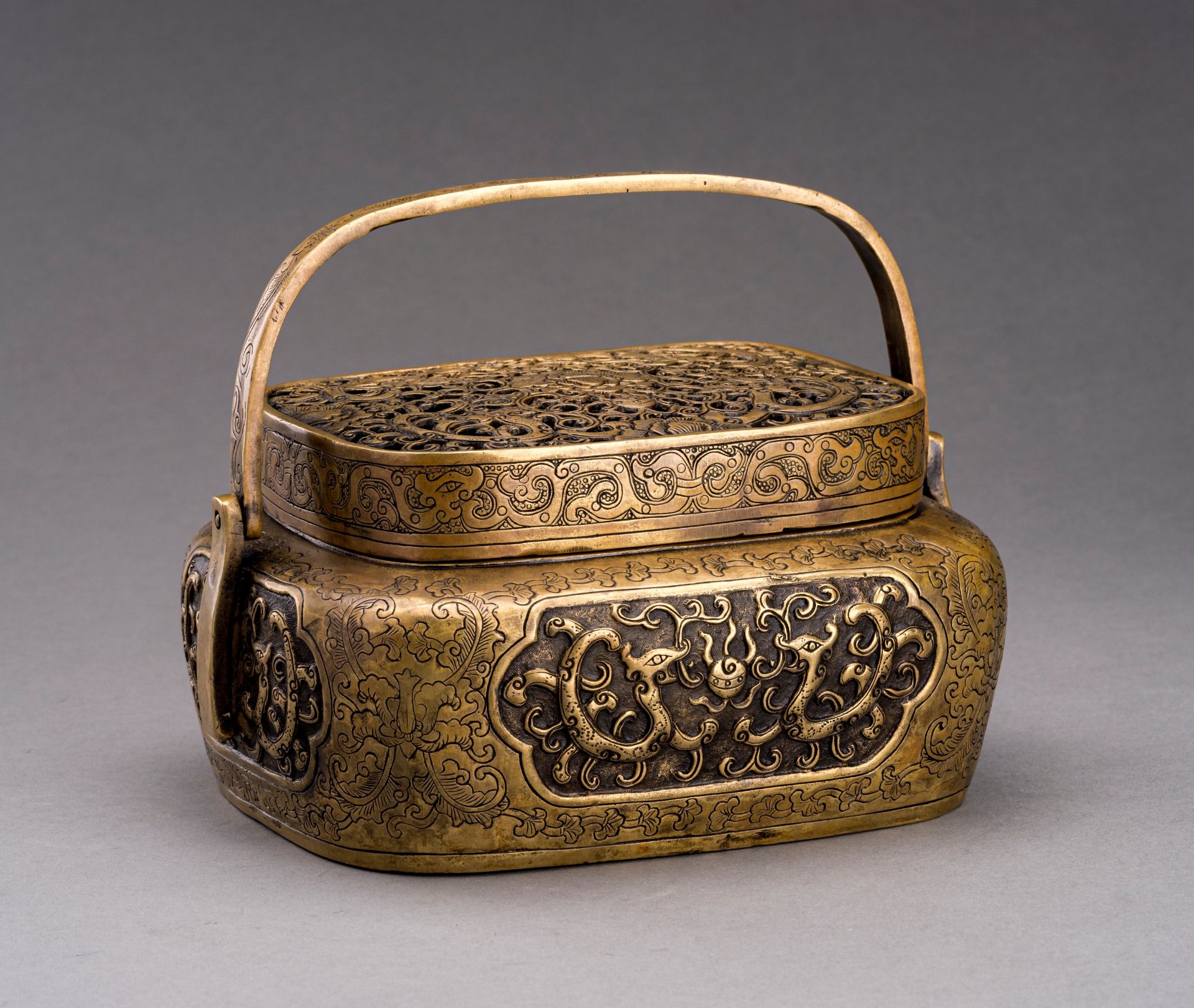 A BRONZE 'DRAGON' HANDWARMER WITH OPENWORK COVER, 1900s