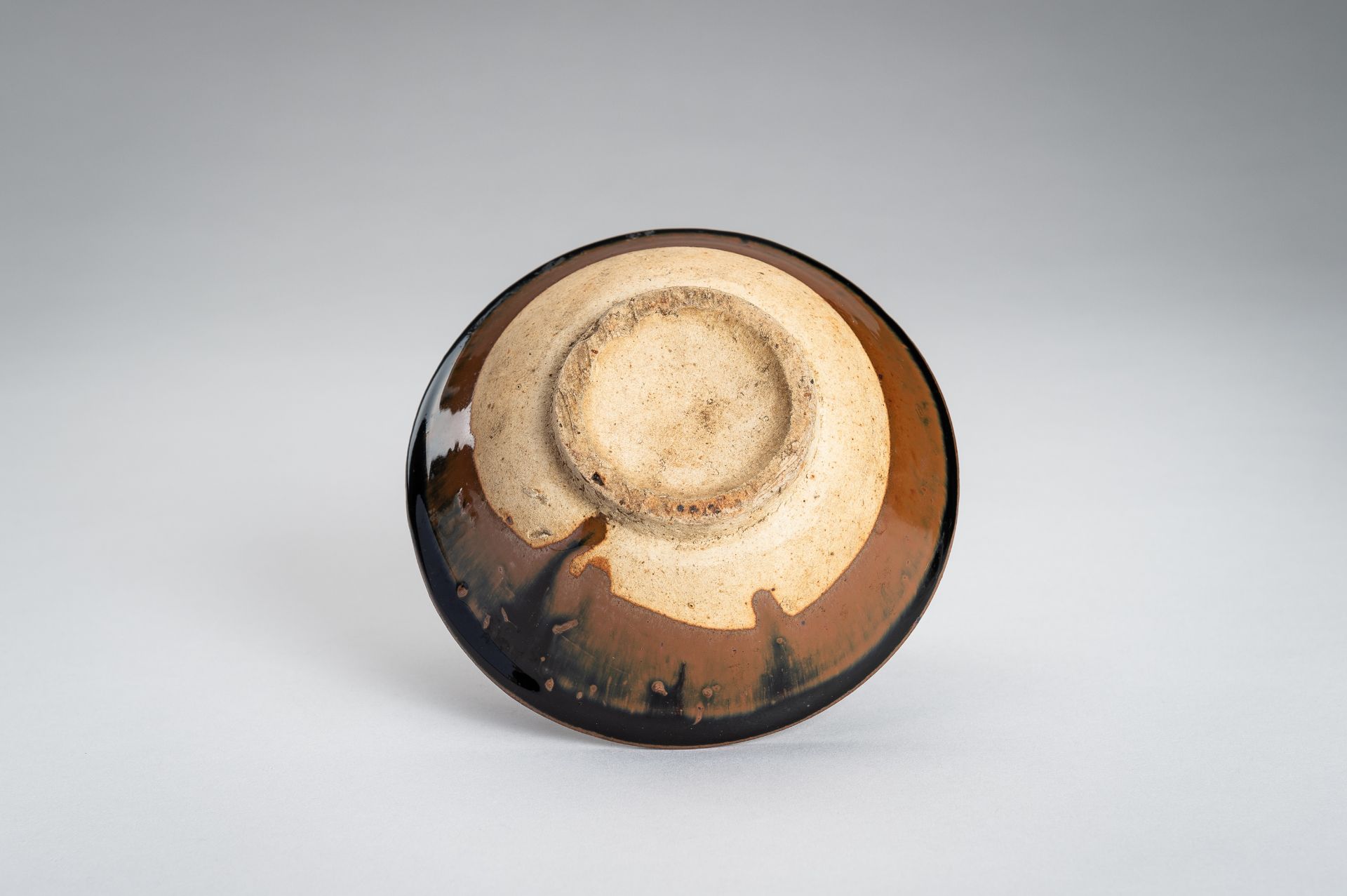 A LOT WITH TWO SONG STYLE BLACK AND BROWN GLAZED BOWLS - Image 12 of 13