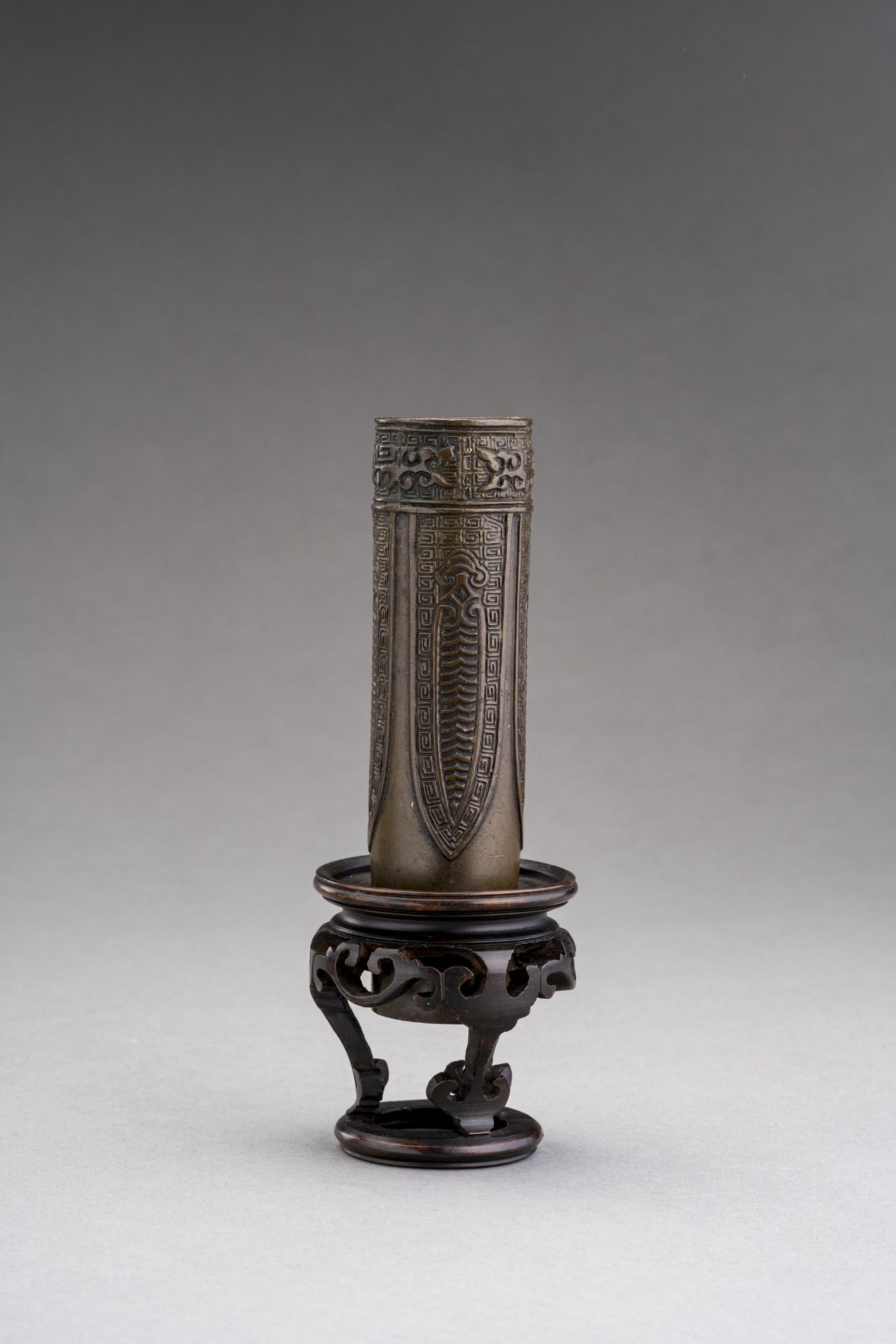 A BRONZE CYLINDRICAL VESSEL WITH CICADAS - Image 6 of 13