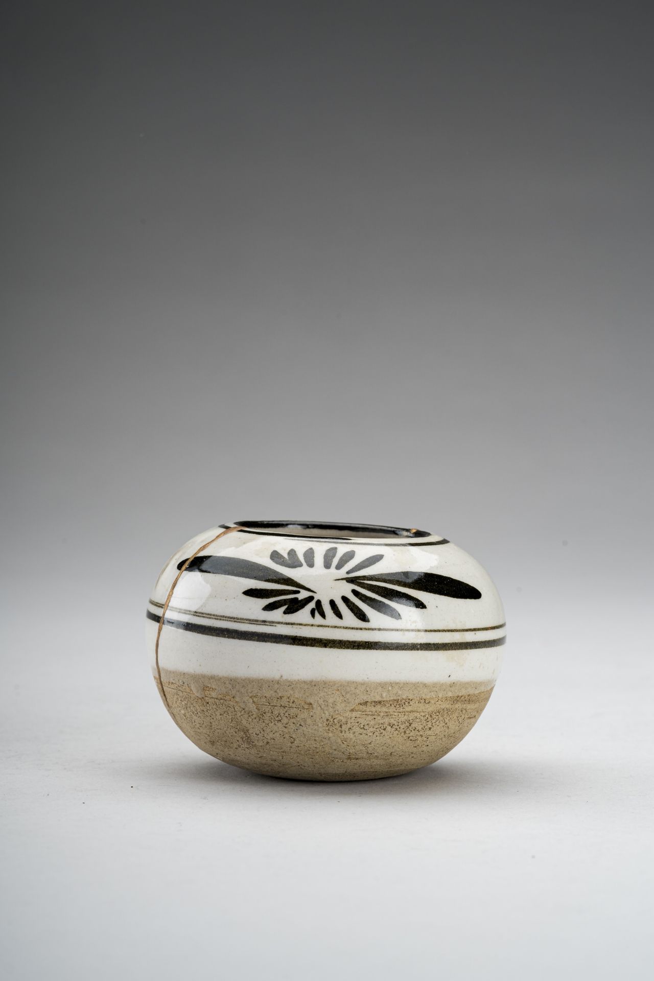 A SONG DYNASTY CIZHOU WATERPOT - Image 2 of 7