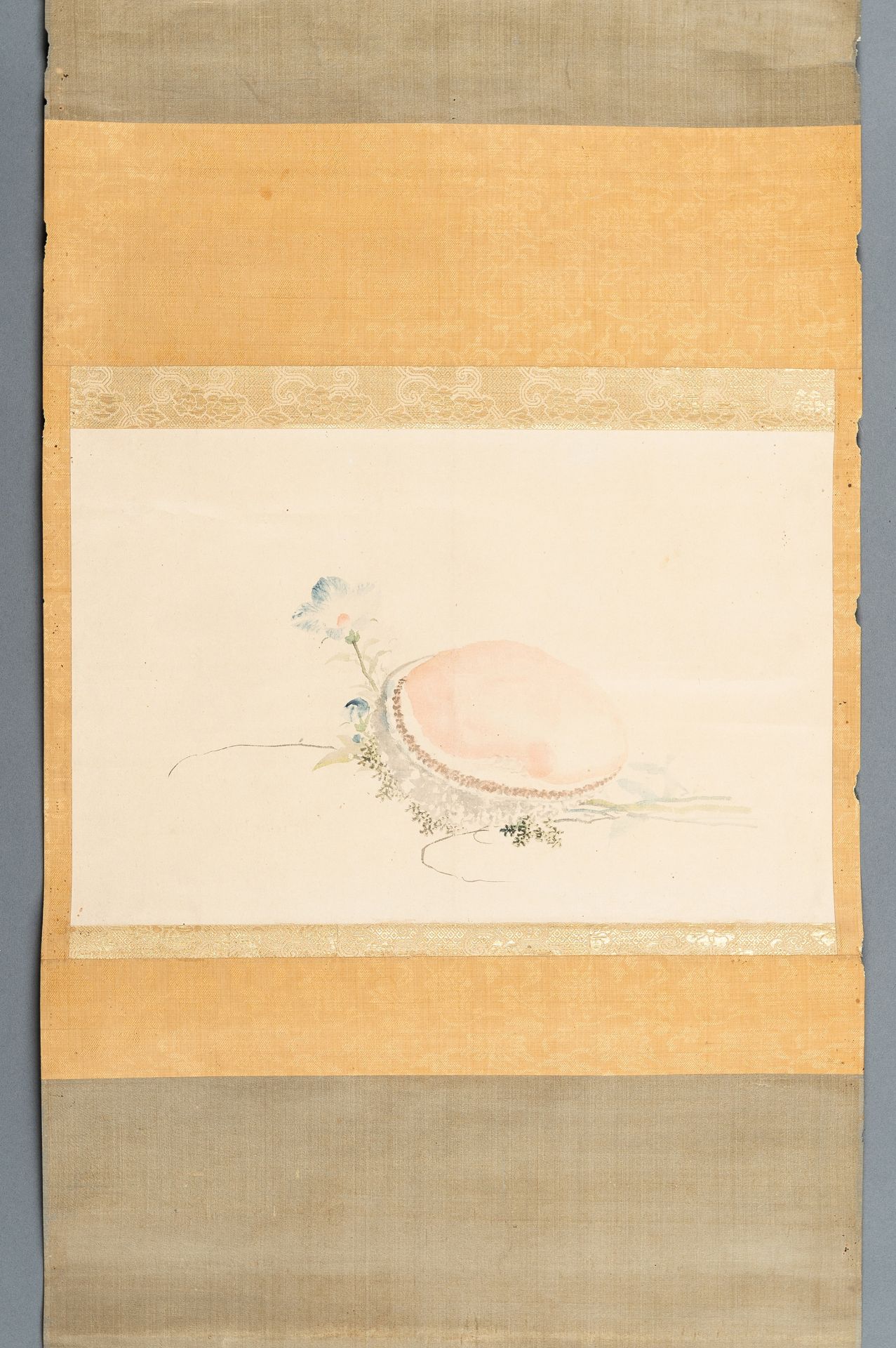 A SCROLL PAINTING OF AN AWABI SHELL, 19th CENTURY - Bild 6 aus 7