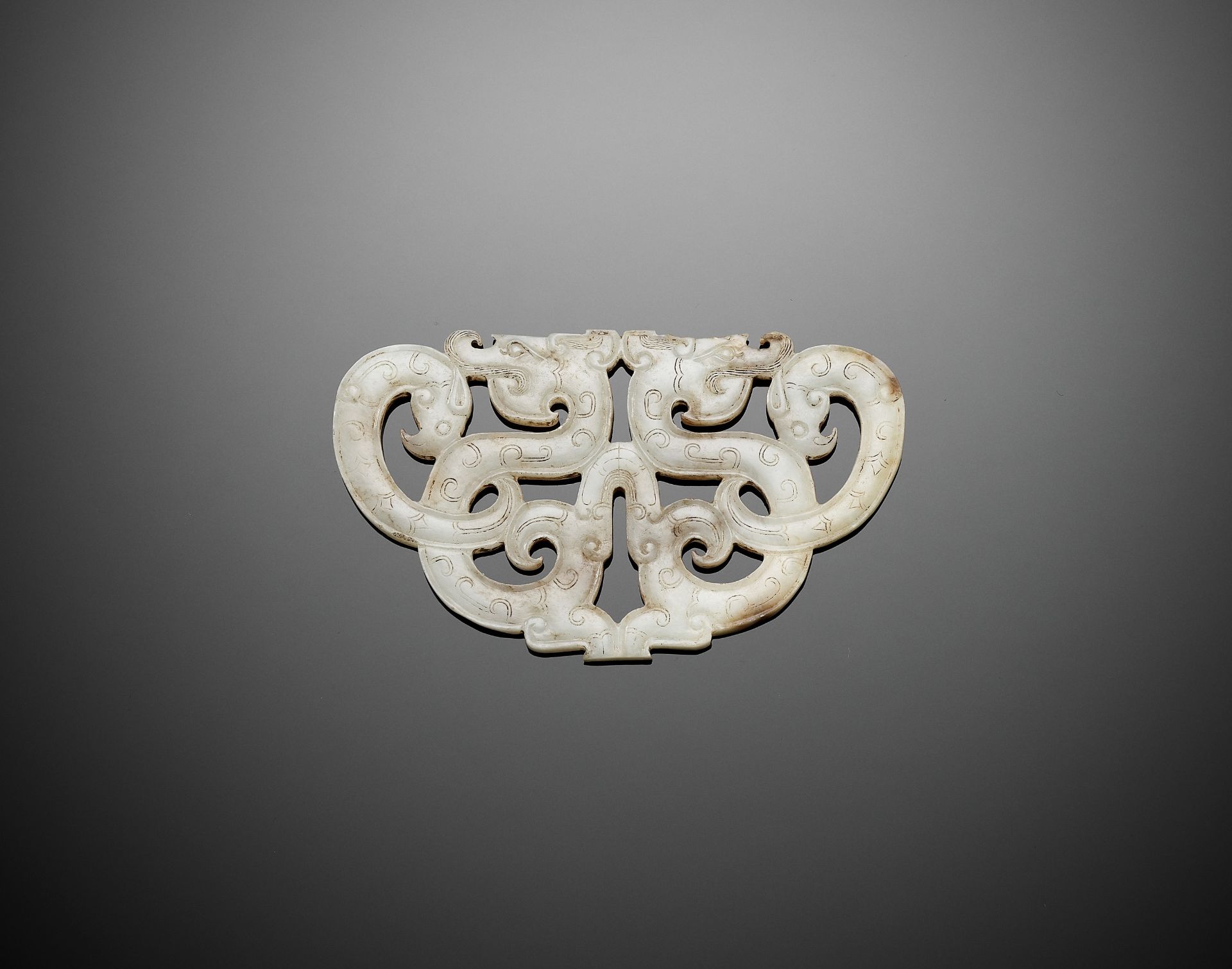 A FINE WHITE JADE PENDANT WITH TWO DRAGONS, EASTERN ZHOU