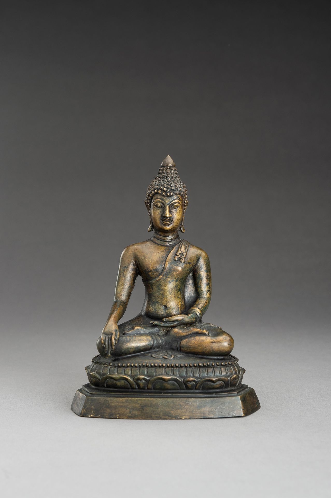 A THAI BRONZE FIGURE OF BUDDHA MARAVIJAYA, 19TH CENTURY - Image 2 of 10