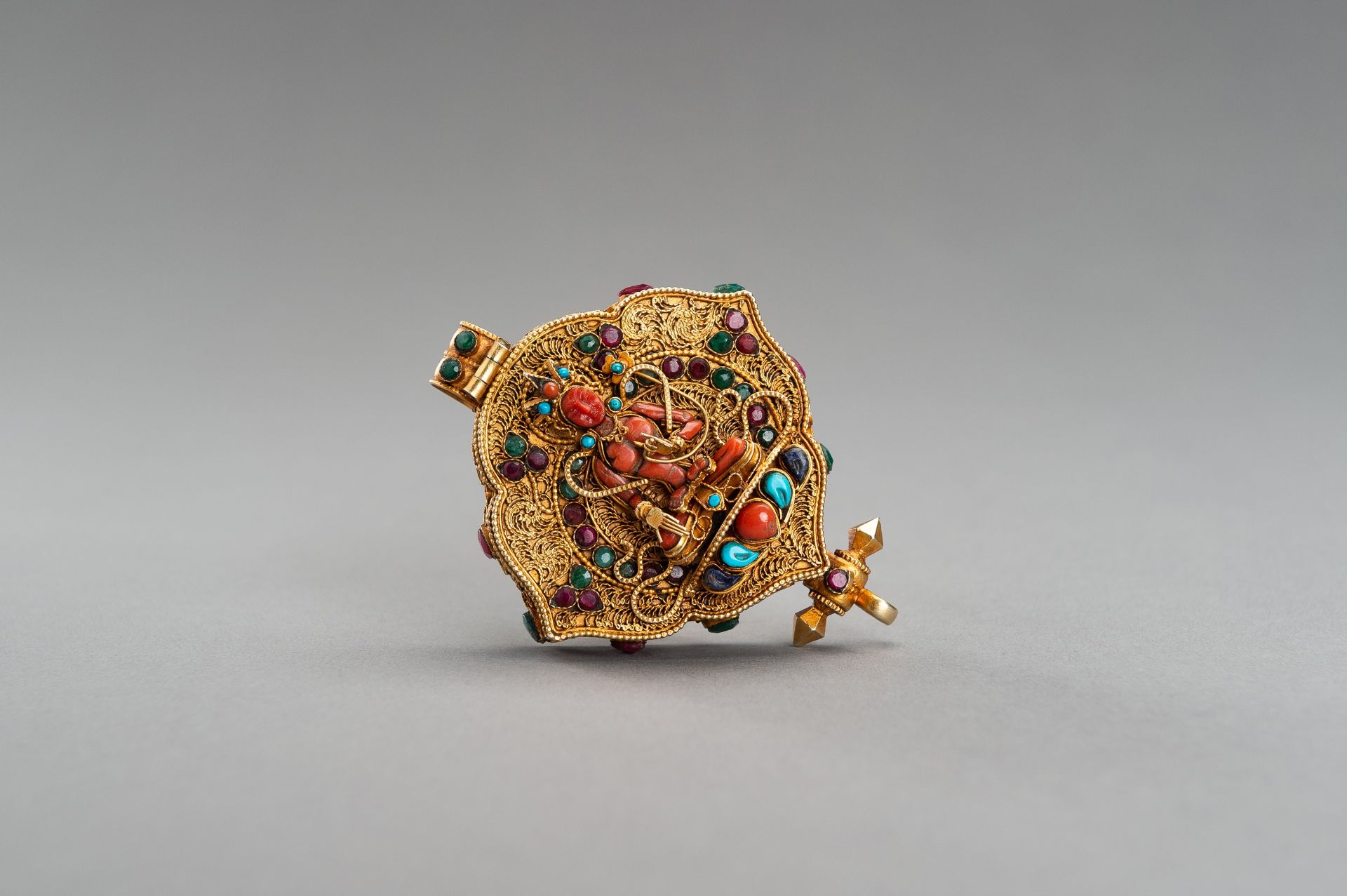 AN INLAID AND GILT AMULET-CONTAINER GAU WITH VAJRASATTVA - Image 13 of 17