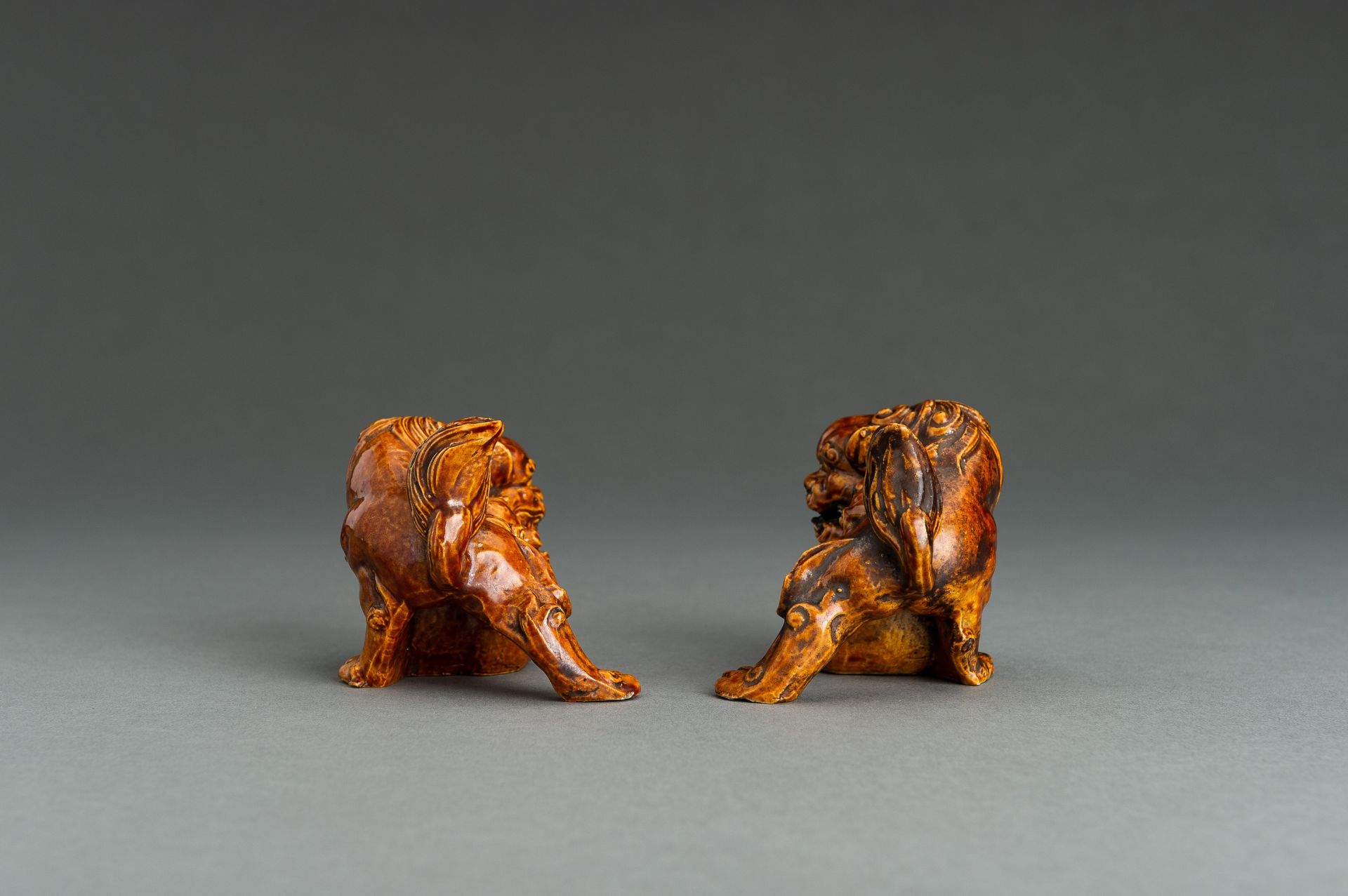 A PAIR OF AMBER GLAZED PORCELAIN SHISHI LIONS, MEIJI - Image 11 of 13