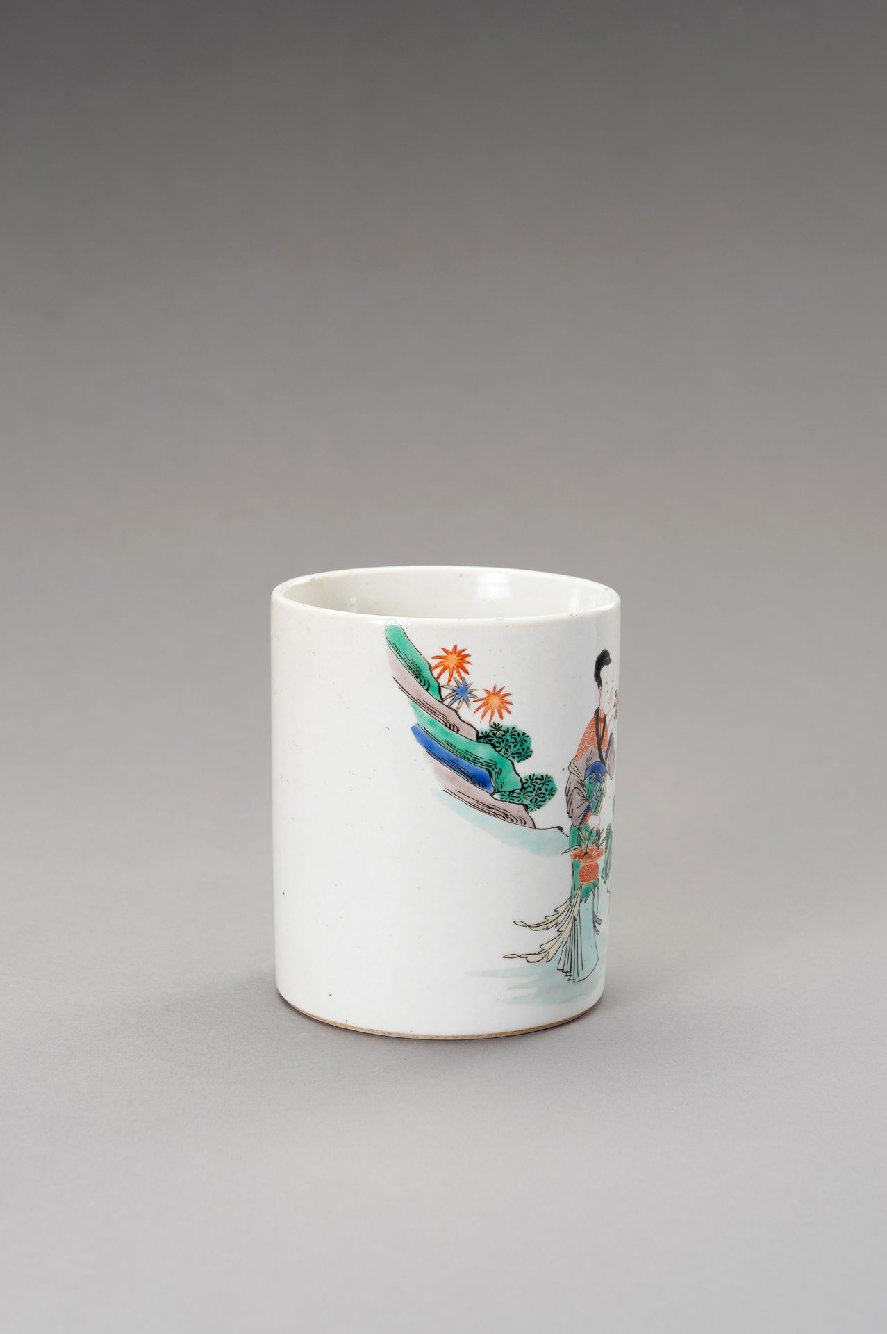 A SMALL FAMILLE VERTE PORCELAIN BRUSHPOT, BITONG, QING DYNASTY - Image 4 of 9