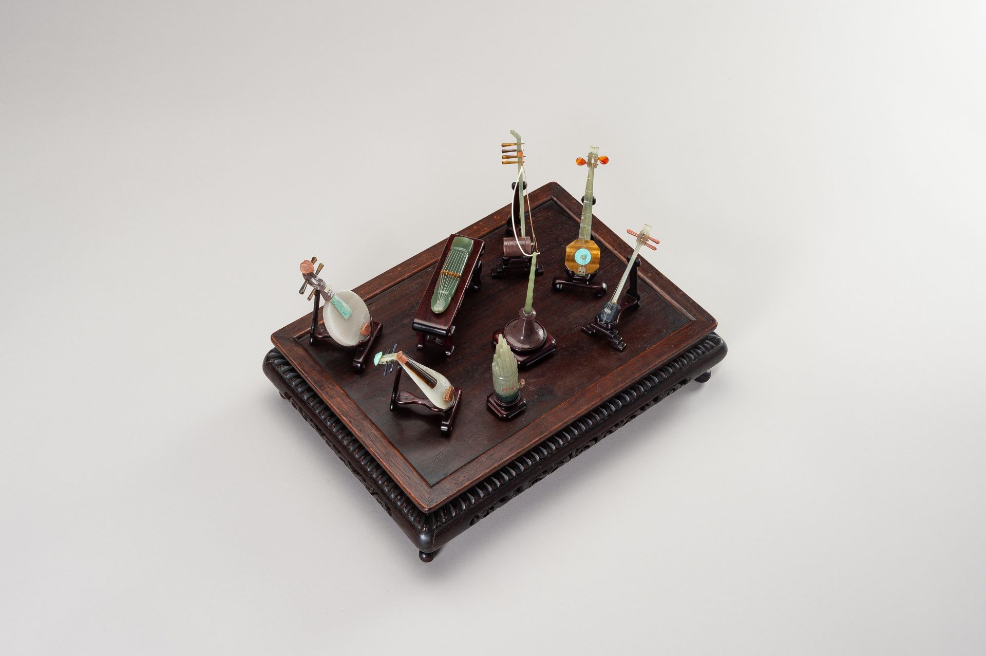 A GROUP OF EIGHT HARDSTONE MINIATURE MODELS OF MUSICAL INSTRUMENTS - Image 20 of 20