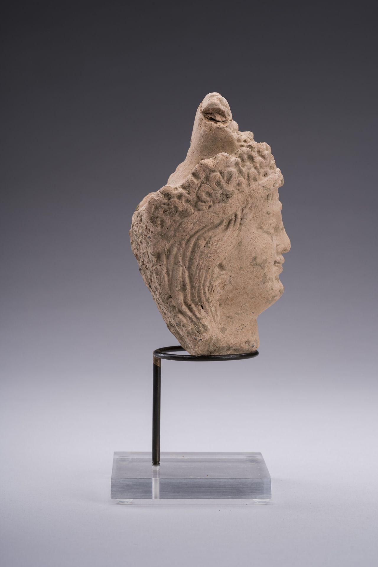 A SMALL TERRACOTTA HEAD OF MAITREYA, GANDHARA - Bild 8 aus 8