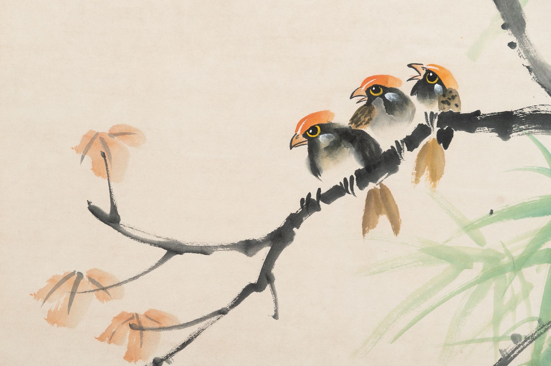 A SCROLL PAINTING OF THREE BIRDS, MANNER OF ZHANG SHUQI (1901-1957) - Bild 4 aus 9