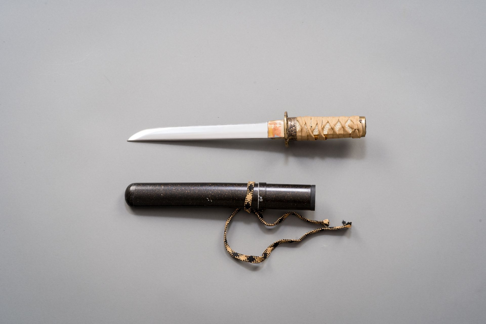 A TANTO IN KOSHIRAE - Image 5 of 7