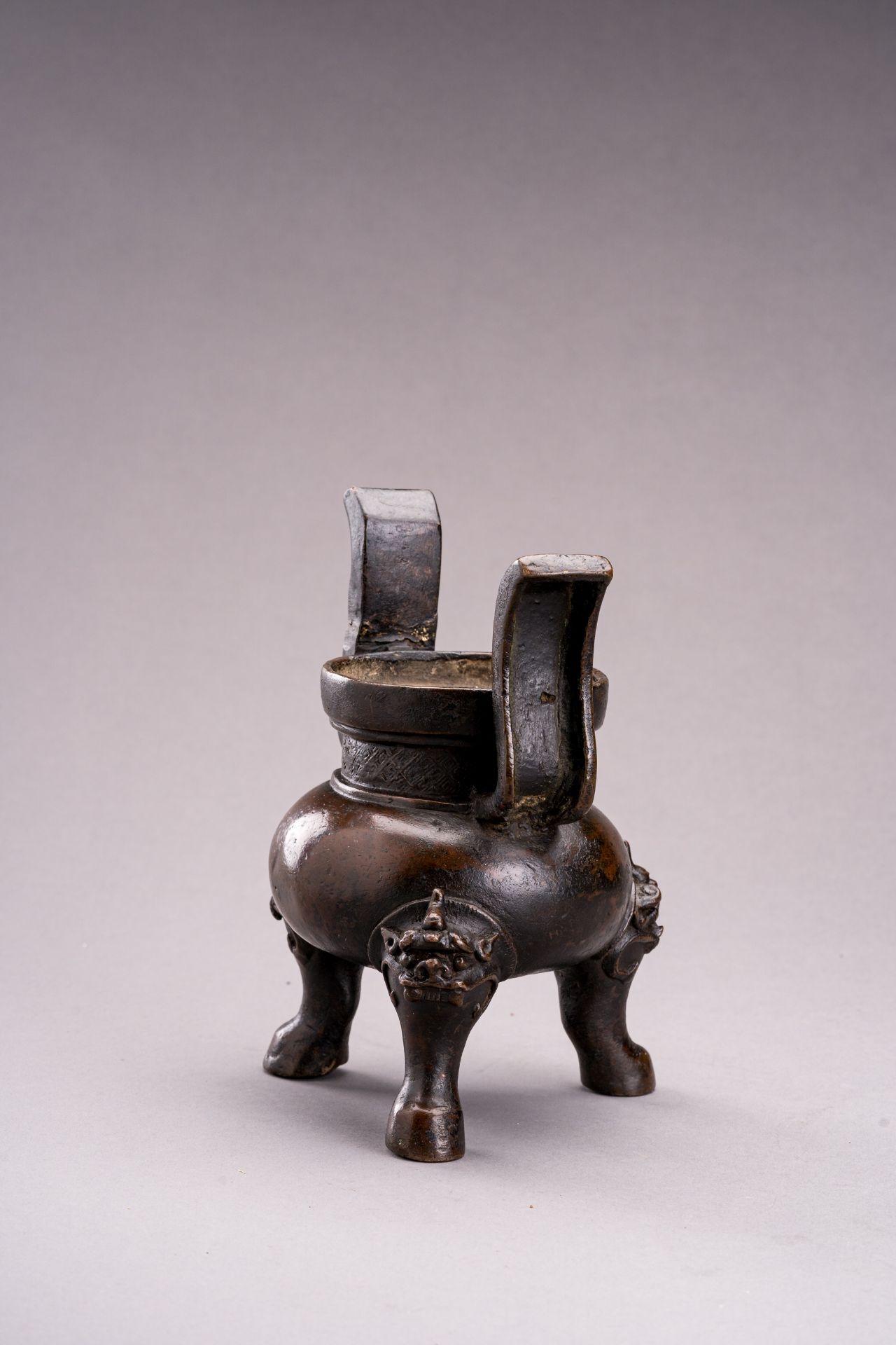 A LUDUAN TRIPOD BRONZE CENSER, MING - Bild 10 aus 12