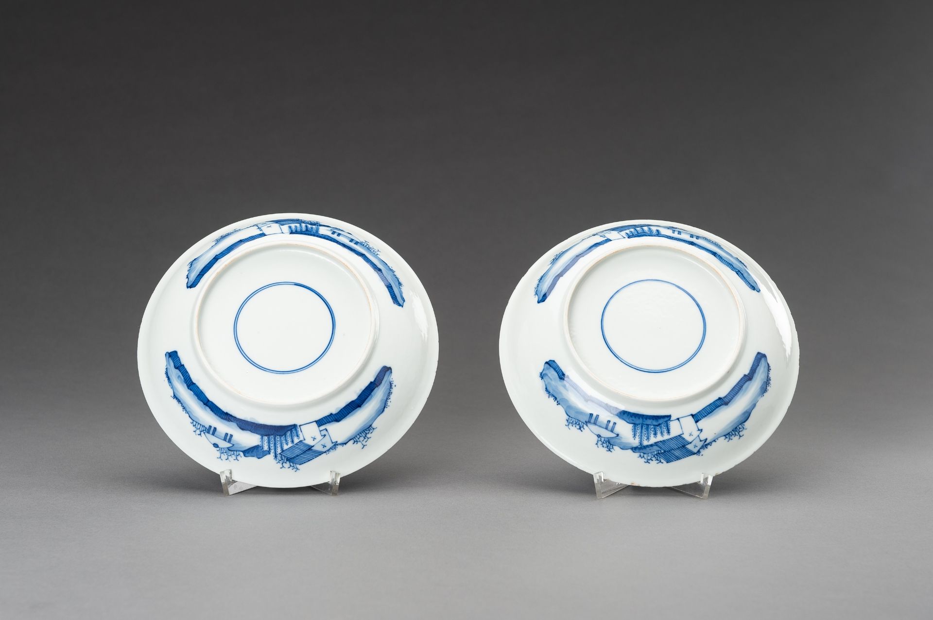 A PAIR OF BLUE AND WHITE 'PALACE GARDEN' PORCELAIN DISHES, QING - Image 9 of 10