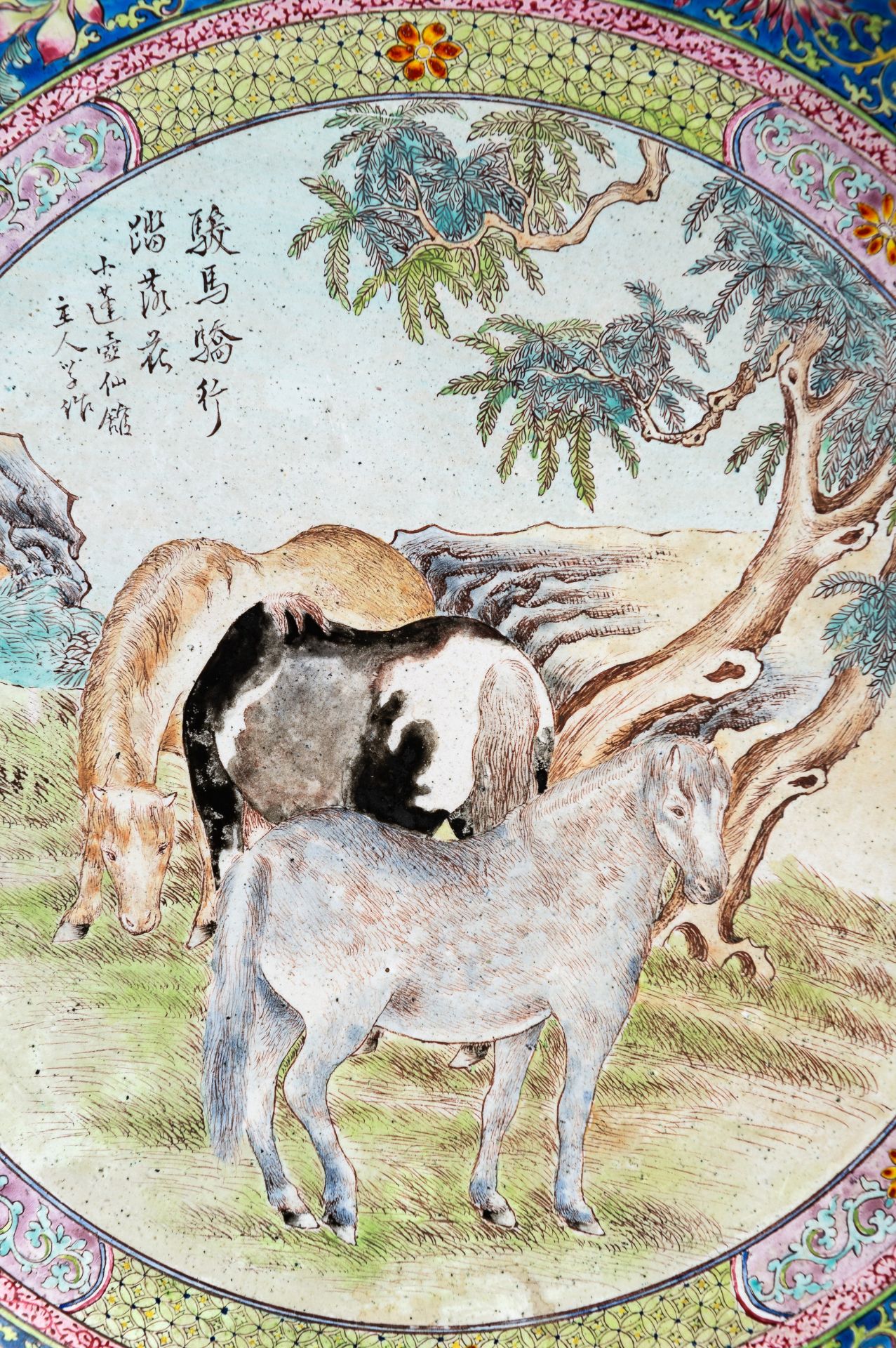 AN FINE YANGCAI ENAMEL 'HORSES' DISH, QING - Image 4 of 13