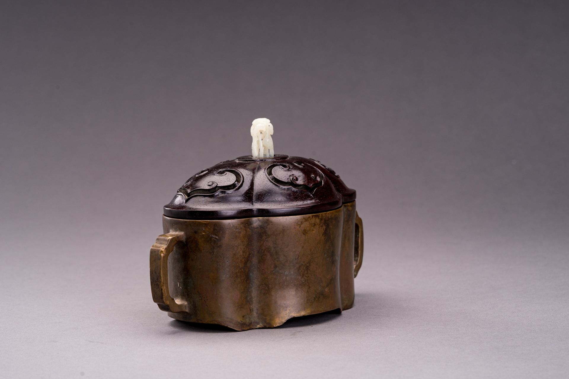 A BRONZE CENSER WITH WOOD COVER AND JADE FINIAL, 1920s - Bild 3 aus 9