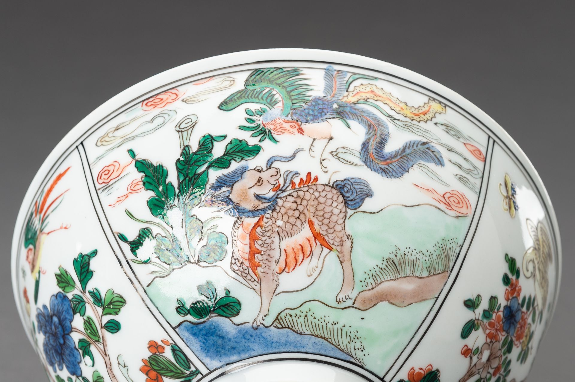 A SAMSON-STYLE COMPANY CHINOISERIE 'MYTHICAL CREATURES' PORCELAIN BOWL - Image 11 of 16