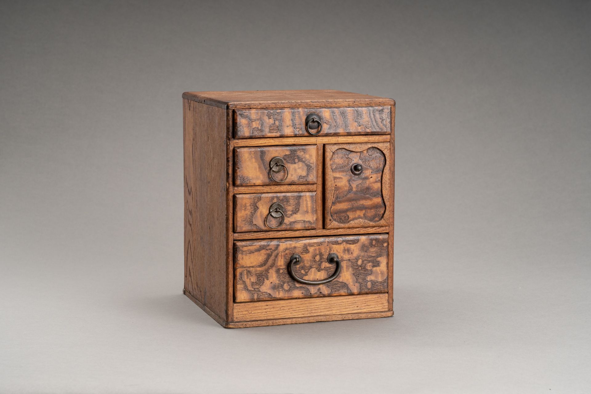 A GROUP OF THREE JAPANESE MINIATURE WOOD CABINETS, MEIJI - Image 4 of 20