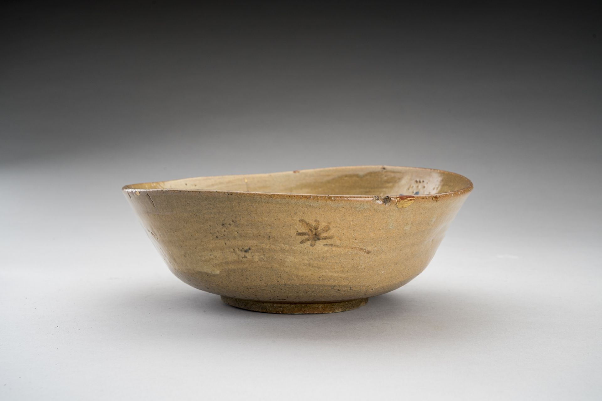 A LARGE KARATASU WARE BOWL - Image 4 of 8