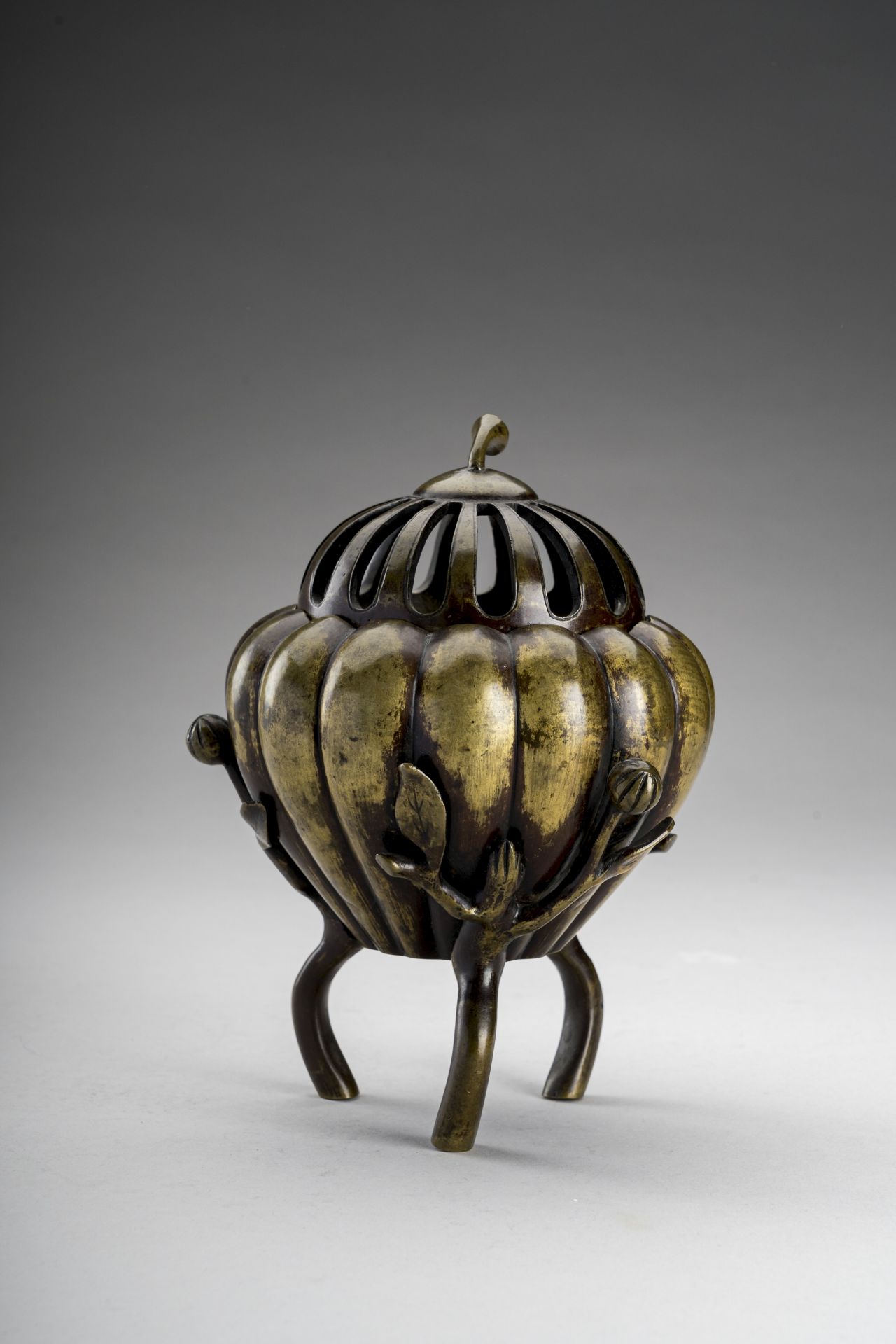 A 'MELON' BRONZE TRIPOD CENSER, MEIJI - Bild 7 aus 10