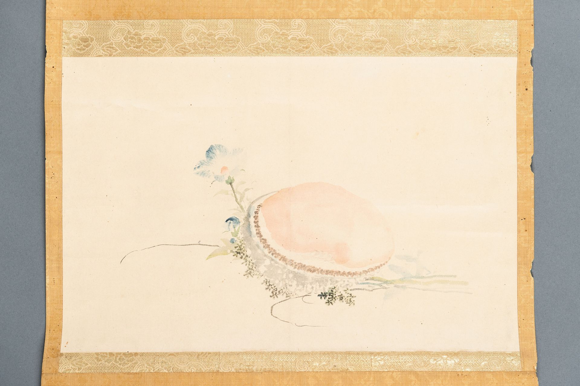 A SCROLL PAINTING OF AN AWABI SHELL, 19th CENTURY - Bild 4 aus 7