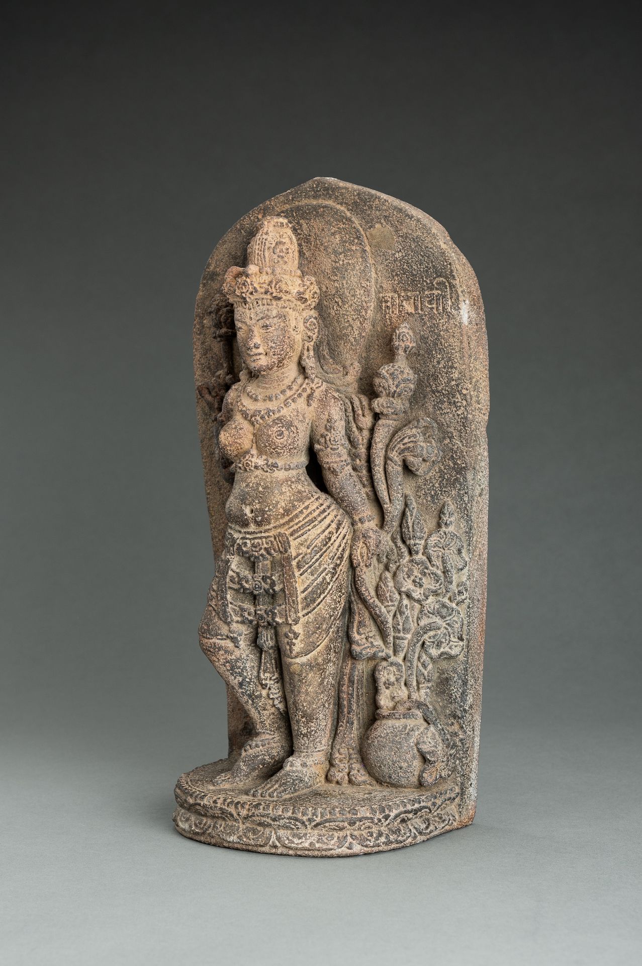 A STONE STELE OF PARVATI - Bild 10 aus 15