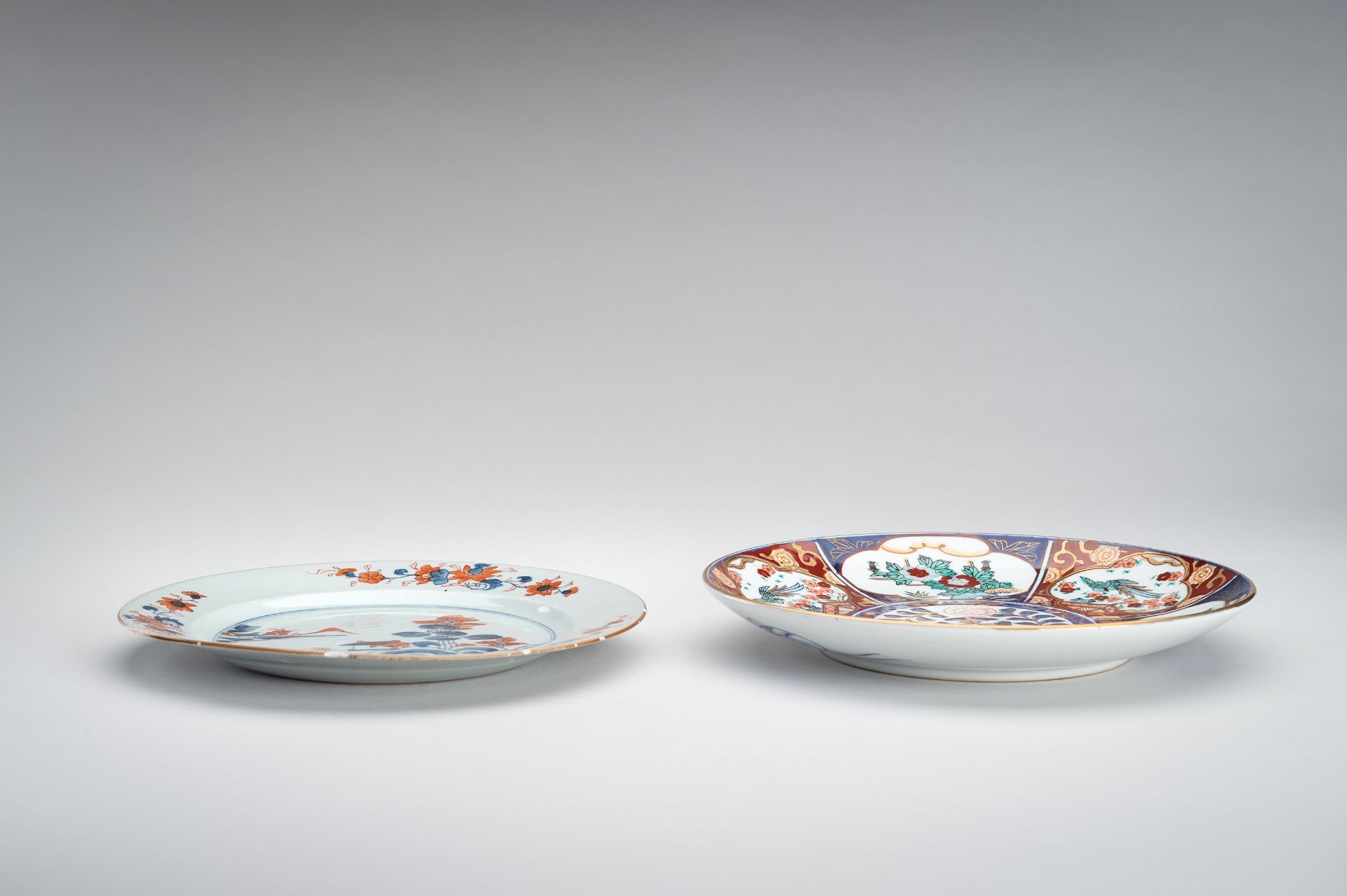 A LOT WITH TWO IMARI PORCELAIN DISHES - Image 11 of 15