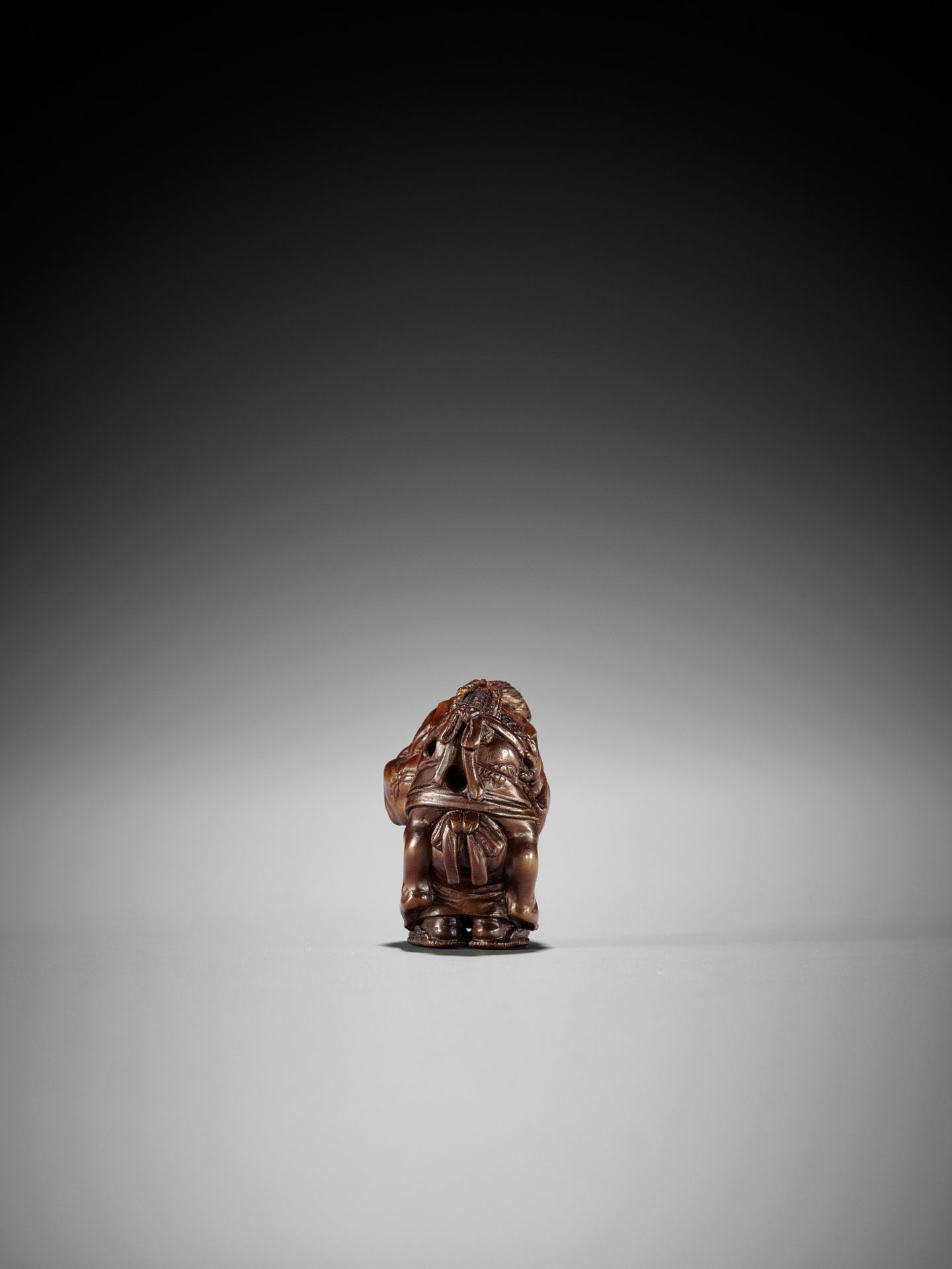 SEIHO: A FINE STAINED BOXWOOD NETSUKE OF CHILDREN AT PLAY - Image 7 of 11