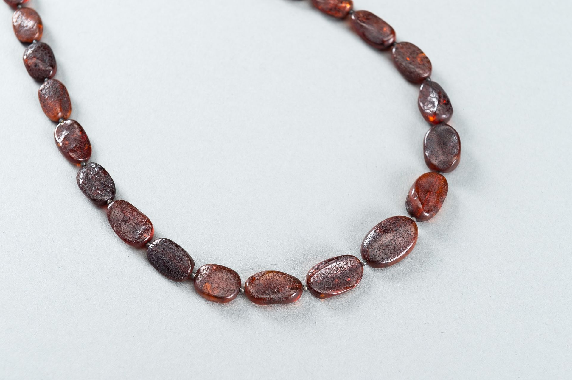 A FINE BURMESE AMBER NECKLACE