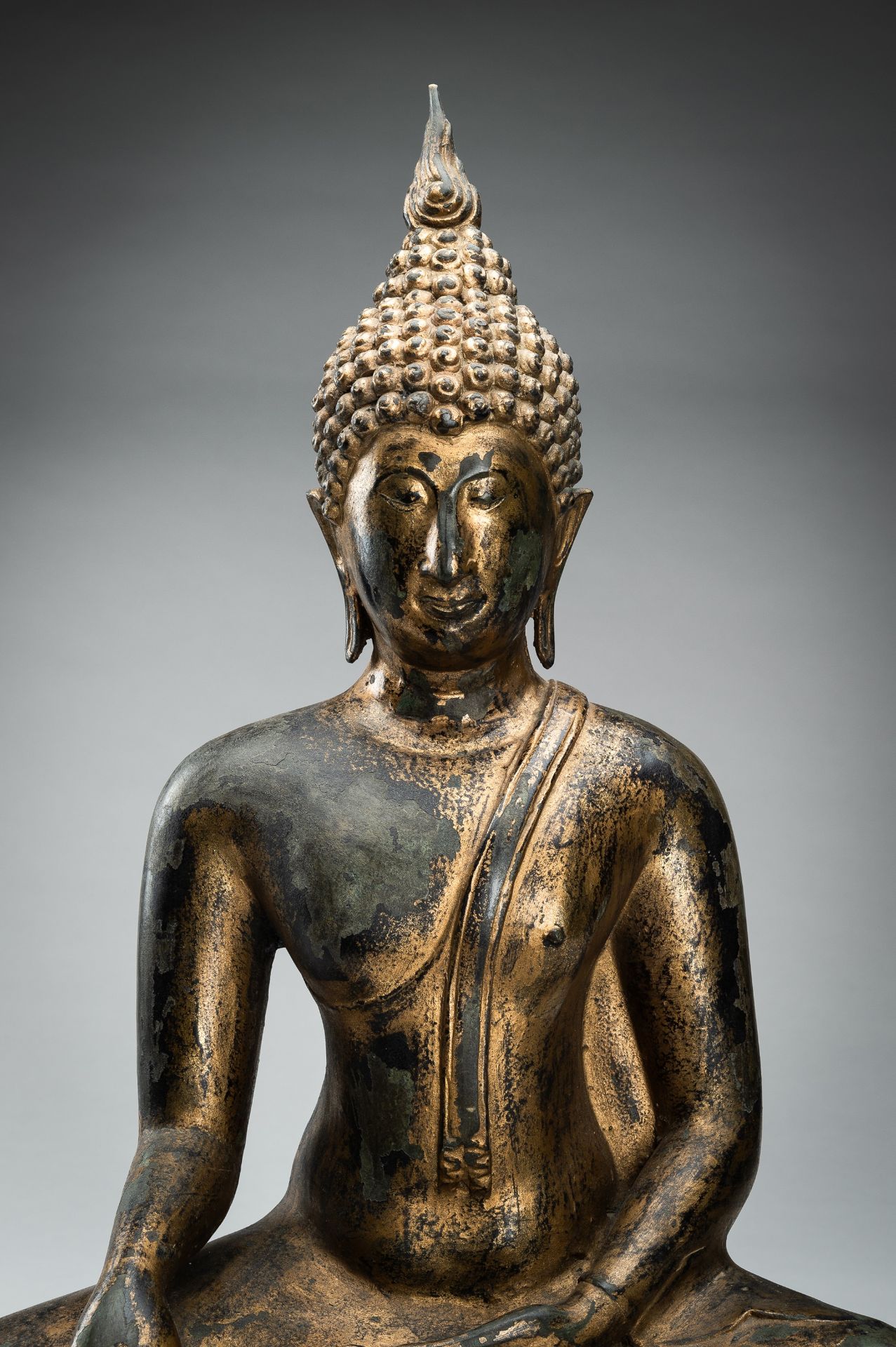 A LARGE LACQUER-GILT BRONZE FIGURE OF BUDDHA SHAKYAMUNI - Image 2 of 12