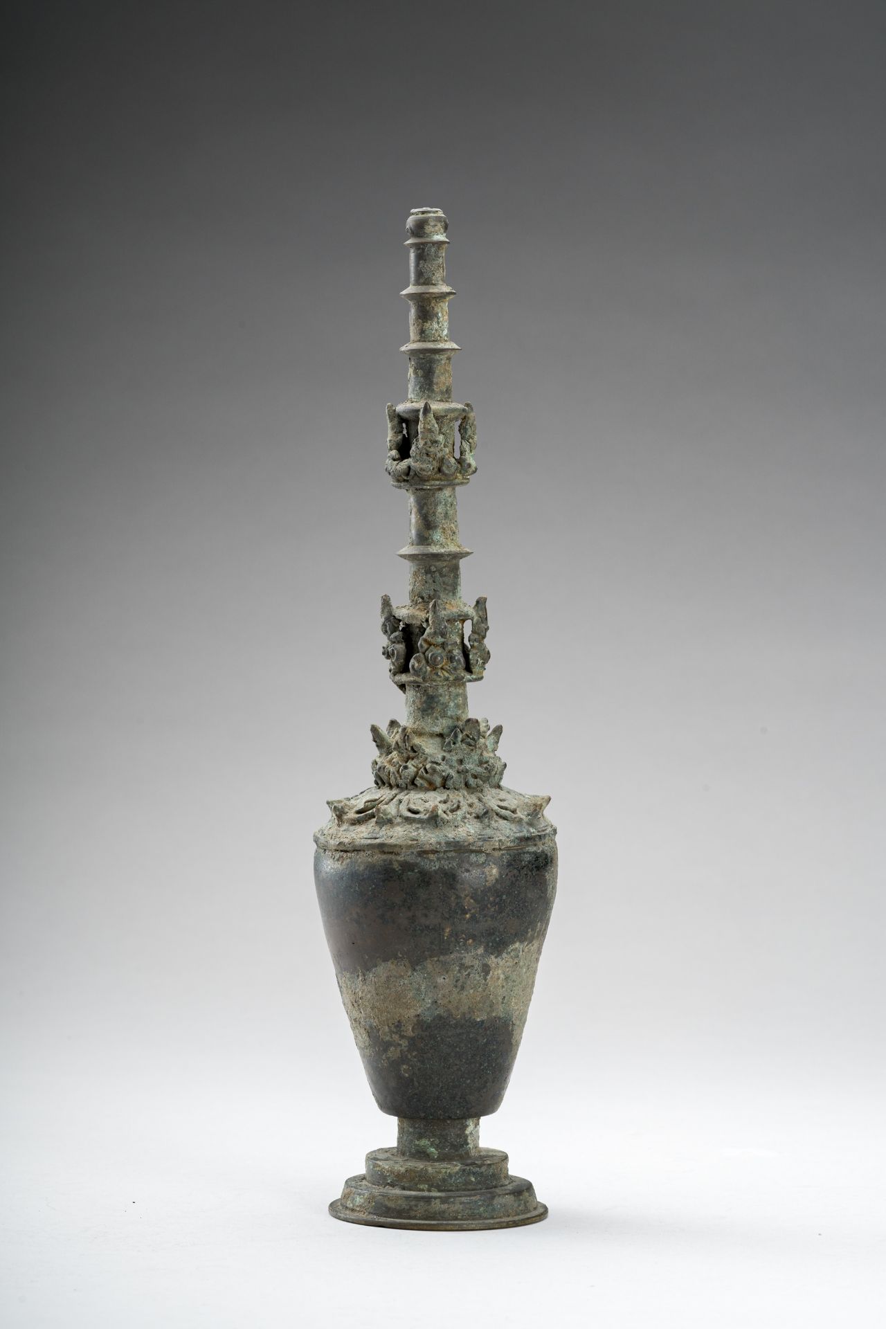 A RARE JAVANESE BRONZE OIL LAMP - Image 7 of 8